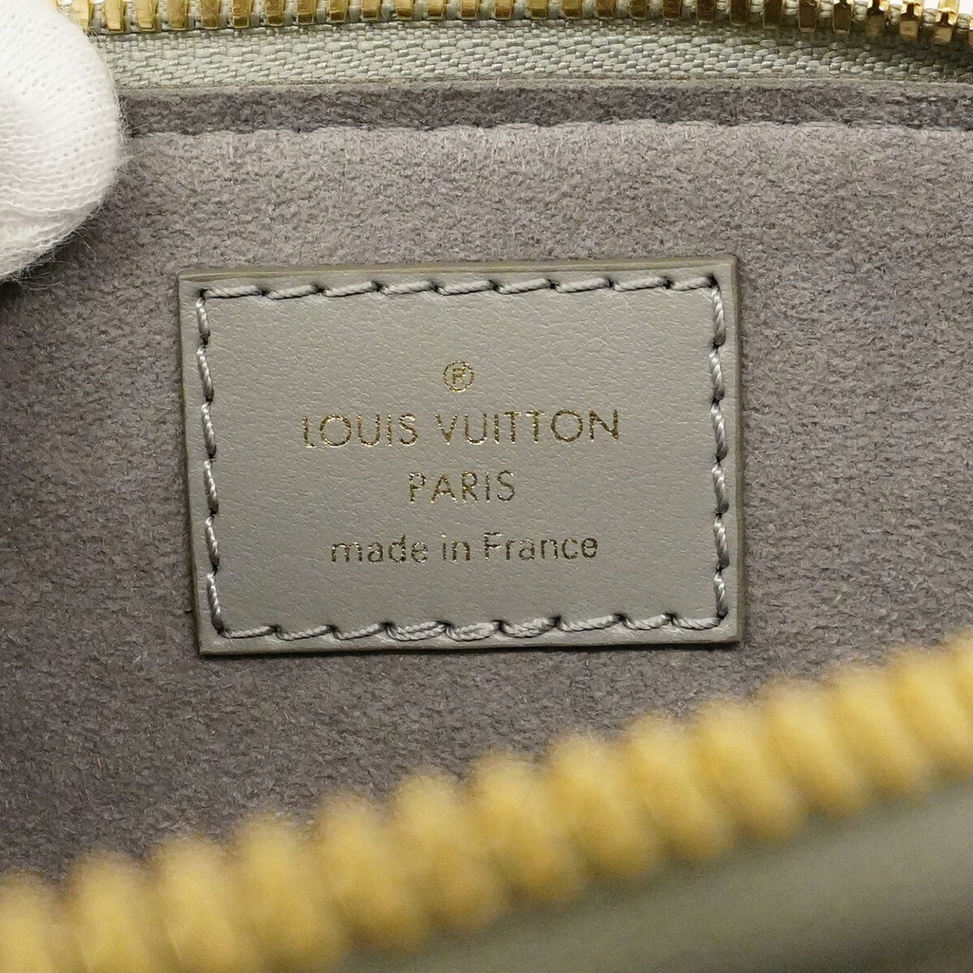 Louis Vuitton Gray Handbag (Pre-Owned)