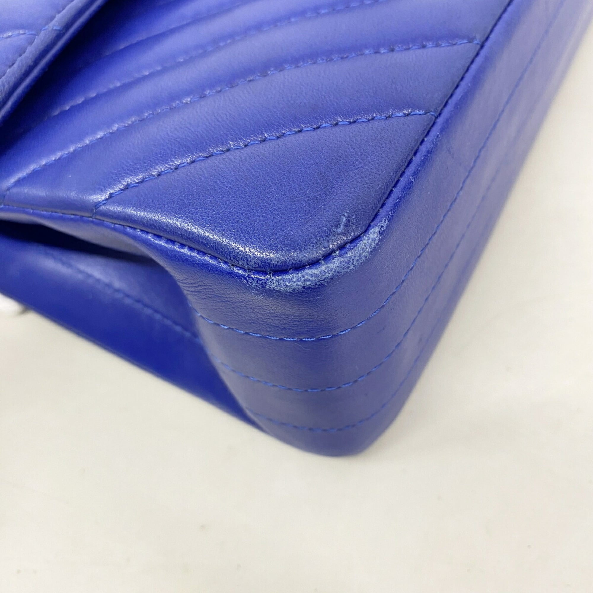 Chanel Blue Leather Shoulder Bag (Pre-Owned)