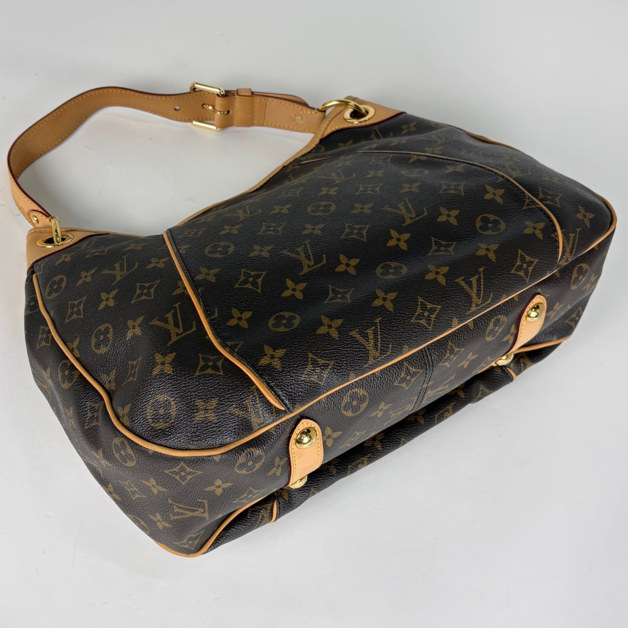 Louis Vuitton Brown Monogram Shoulder Bag (Pre-Owned)