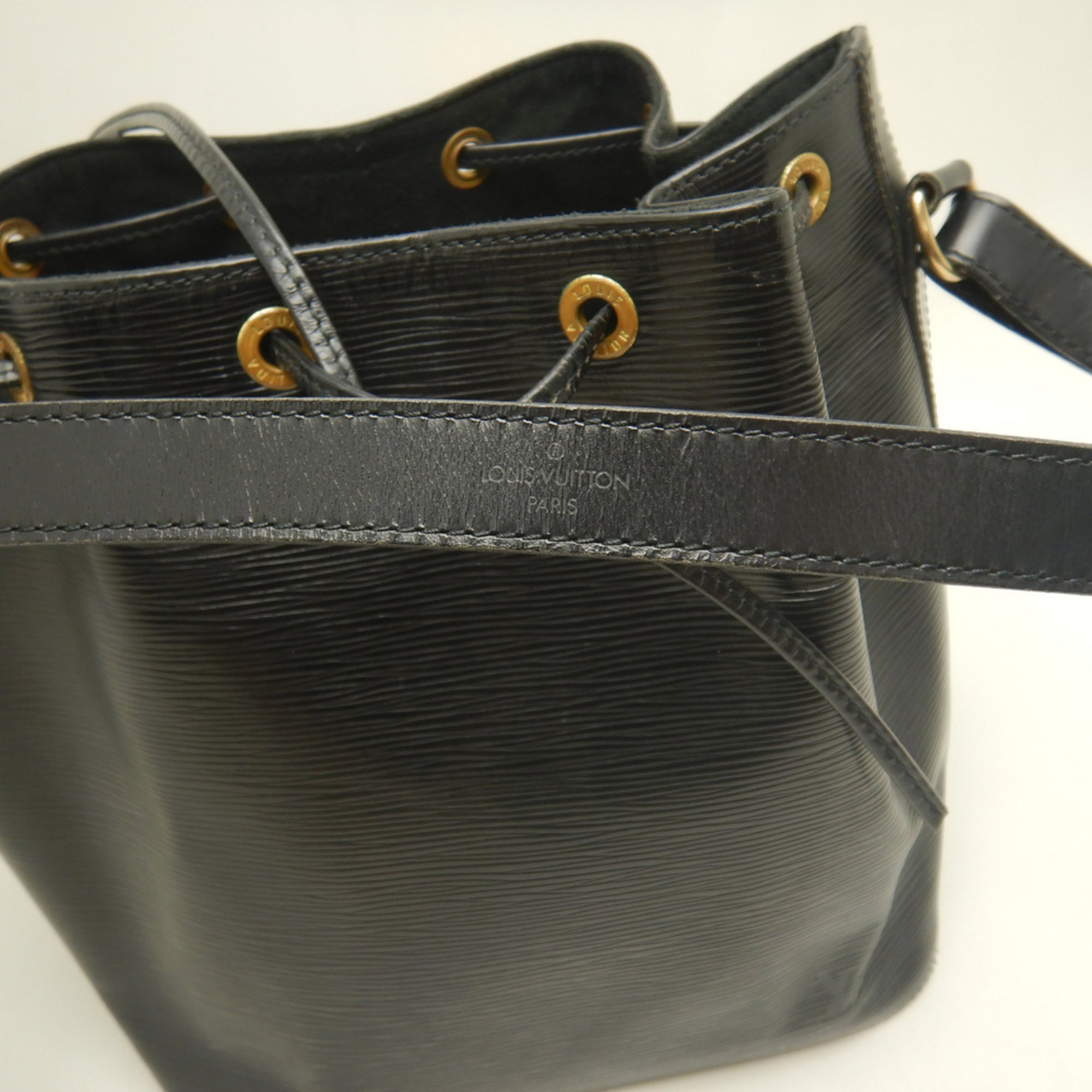Louis Vuitton Epi Noir Epi Leather Shoulder Bag (Pre-Owned)