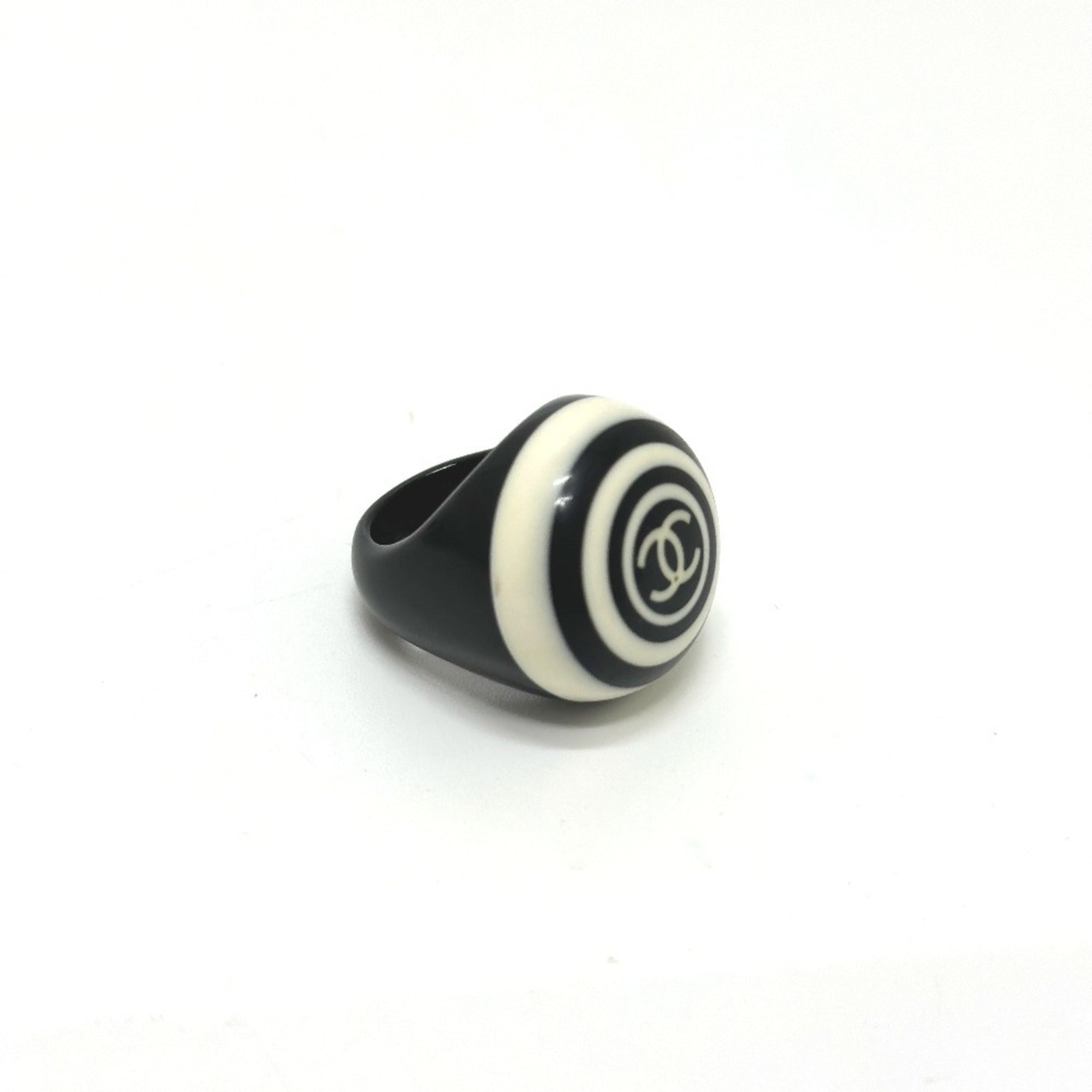 Chanel Black White Plastic Band Ring (Pre-Owned)