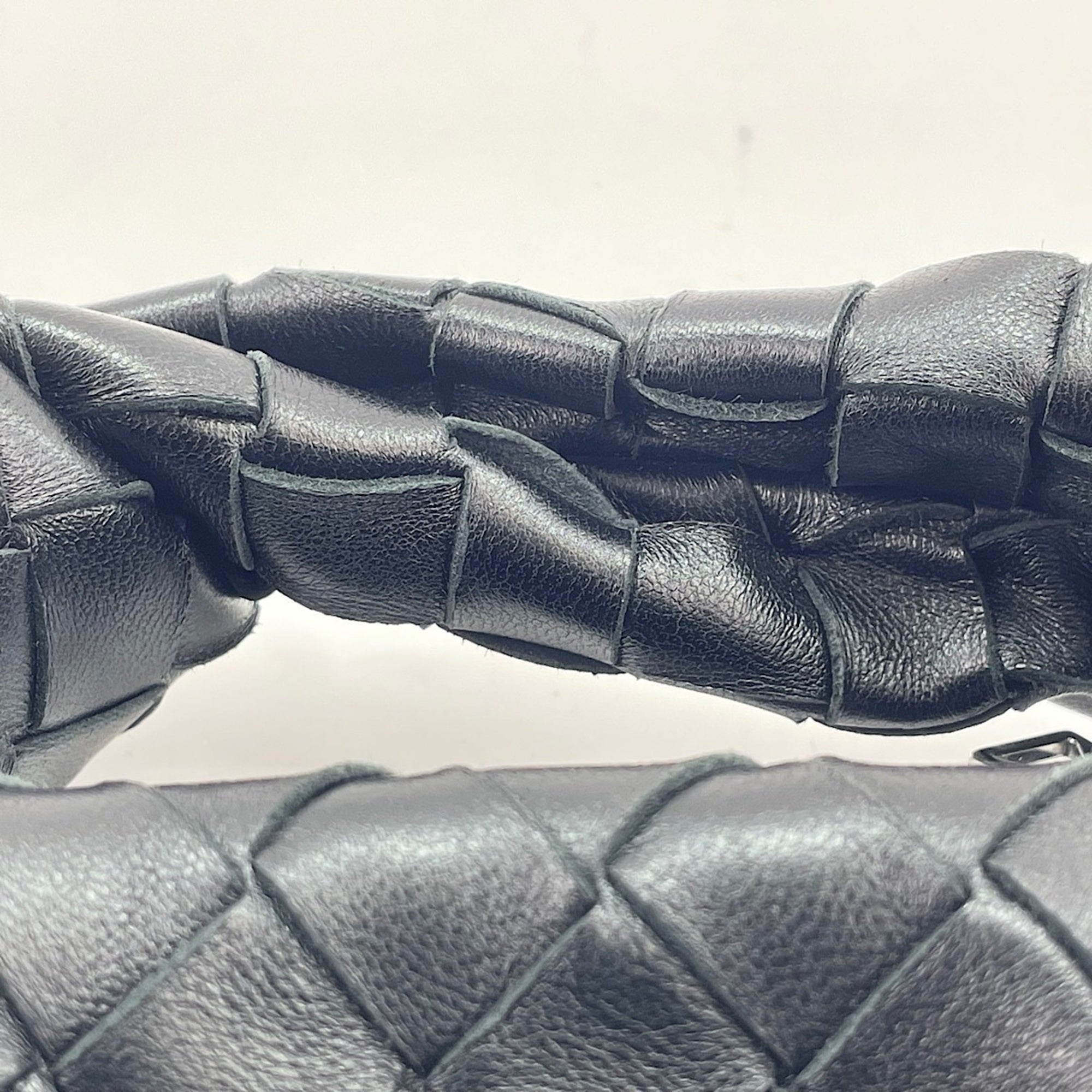 Bottega Veneta Intrecciato Black Intrecciato Handbag (Pre-Owned)