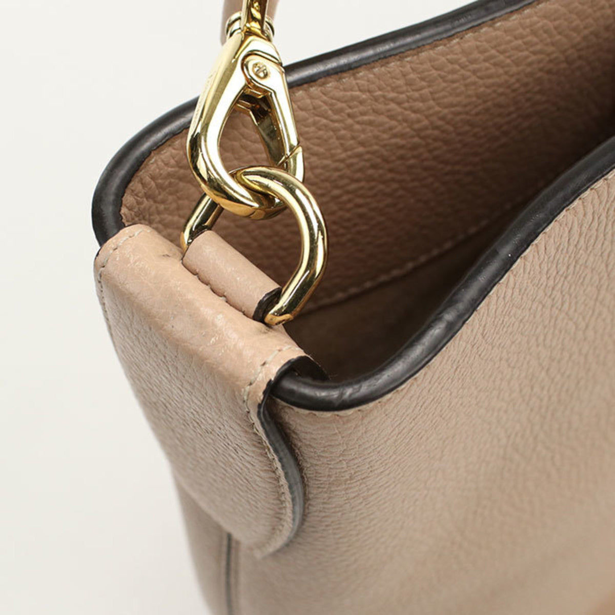 Salvatore Ferragamo Gancini Beige Leather Shoulder Bag (Pre-Owned)