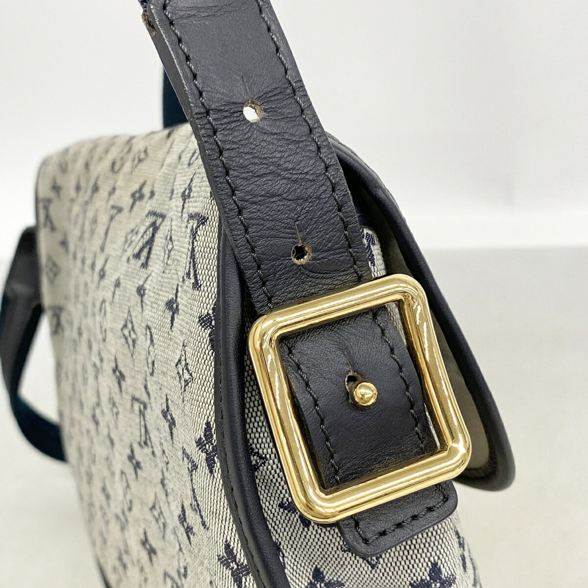 Louis Vuitton Blue Shoulder Bag (Pre-Owned)