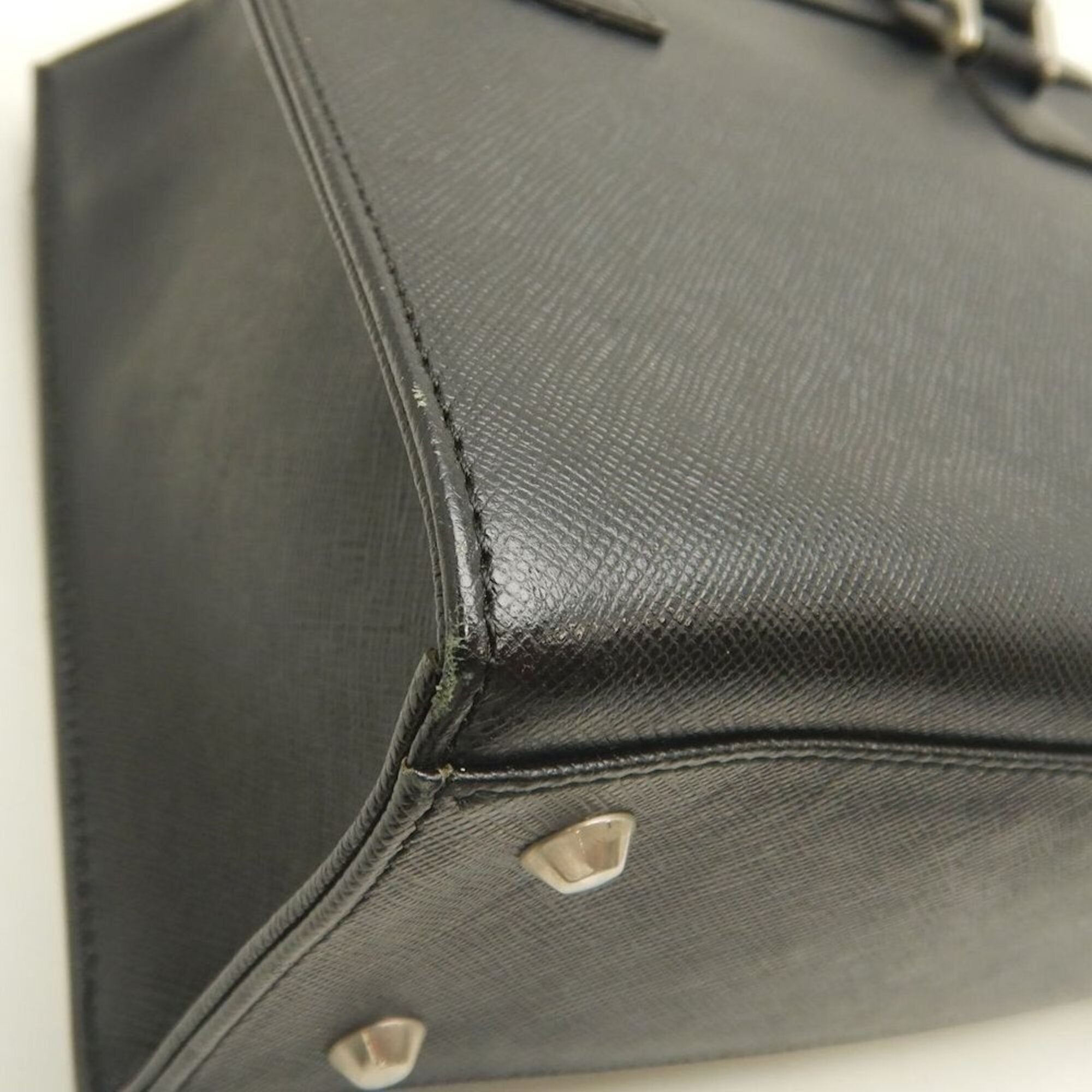 Burberry Black Leather Handbag (Pre-Owned)