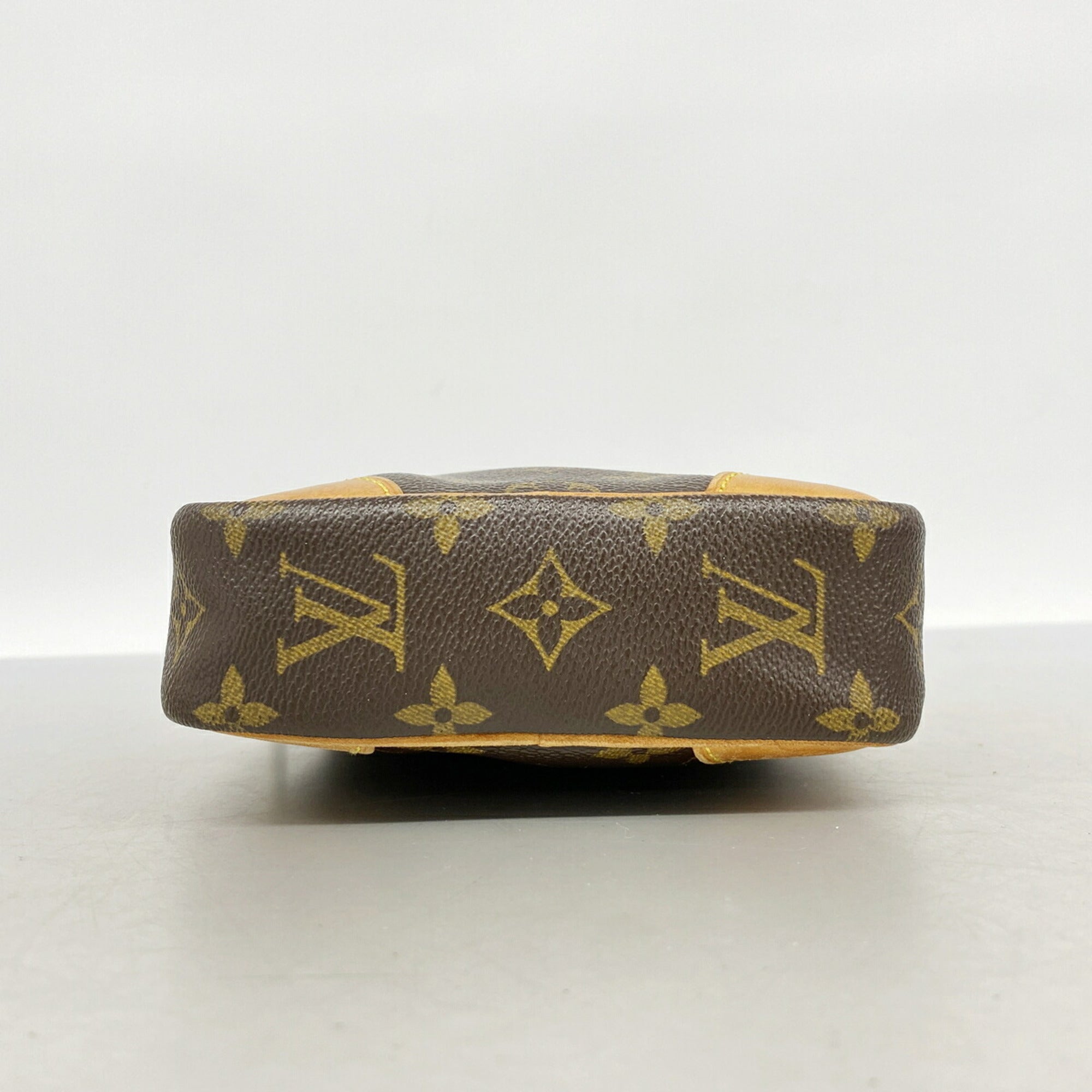 Louis Vuitton Brown Shoulder Bag (Pre-Owned)