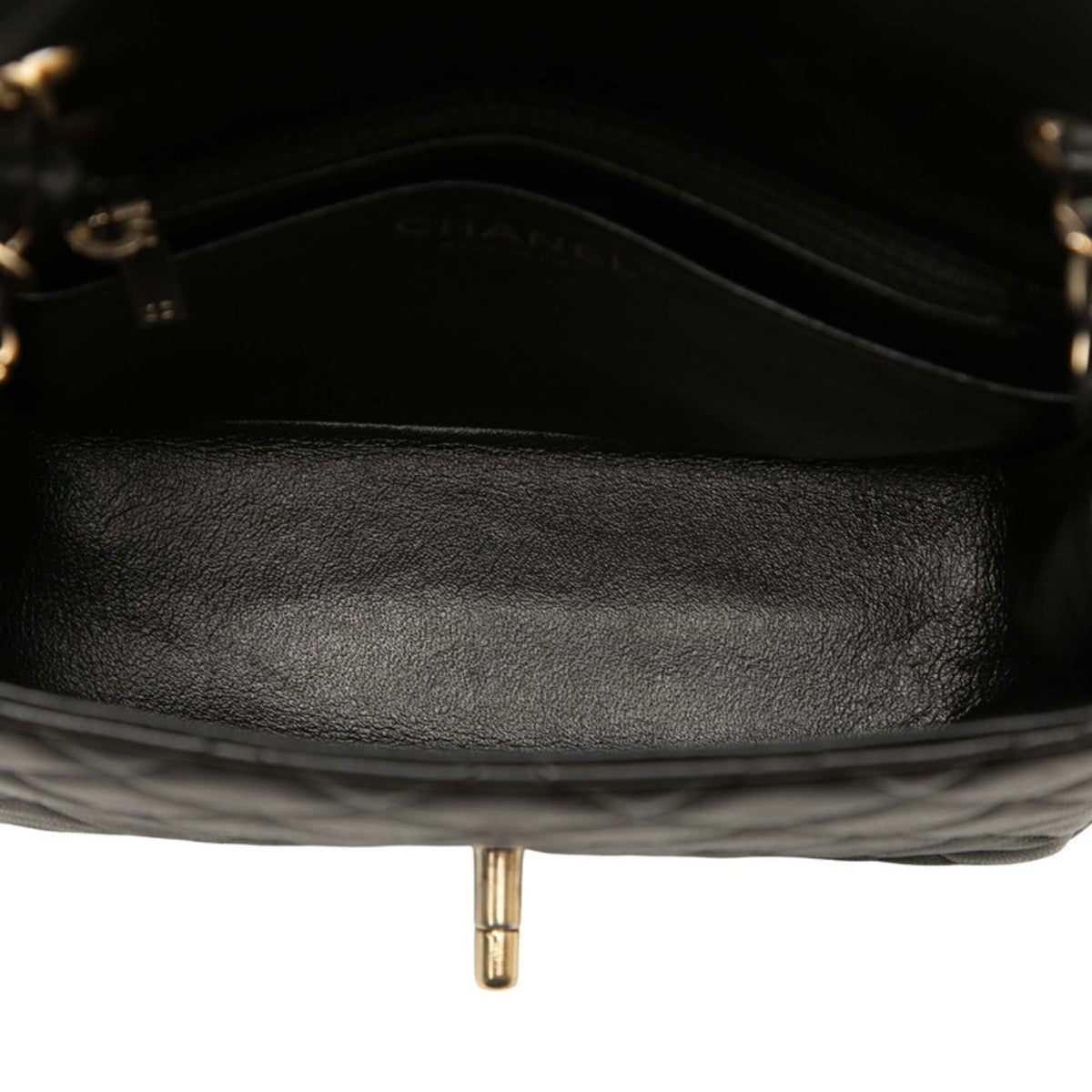 Chanel Matelasse Black Leather Shoulder Bag (Pre-Owned)