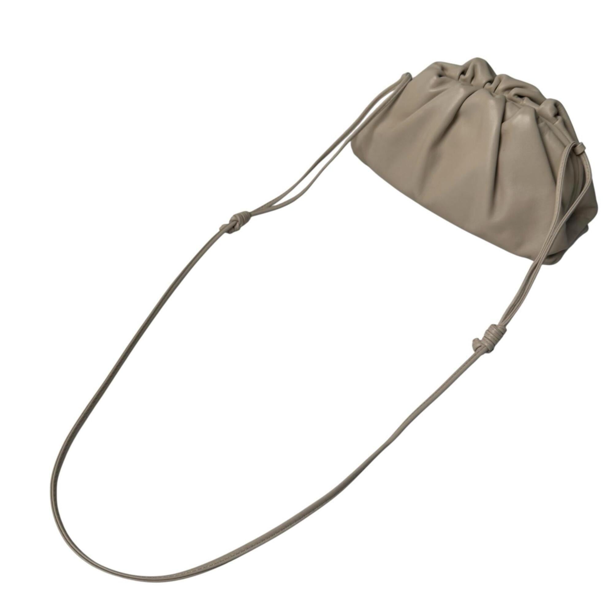 Bottega Veneta Ivory Leather Pouch Shoulder Bag (Pre-Owned)