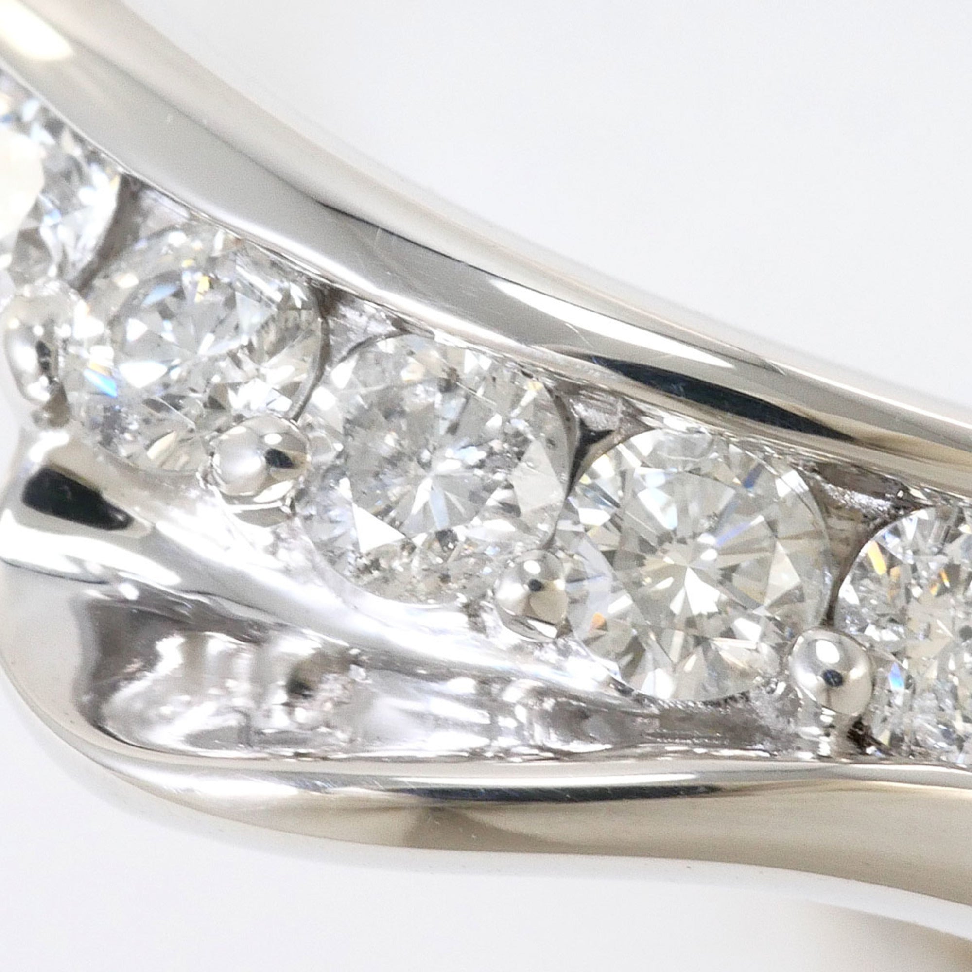 Unbranded White Gold White Gold (18K) Band Ring (Pre-Owned)