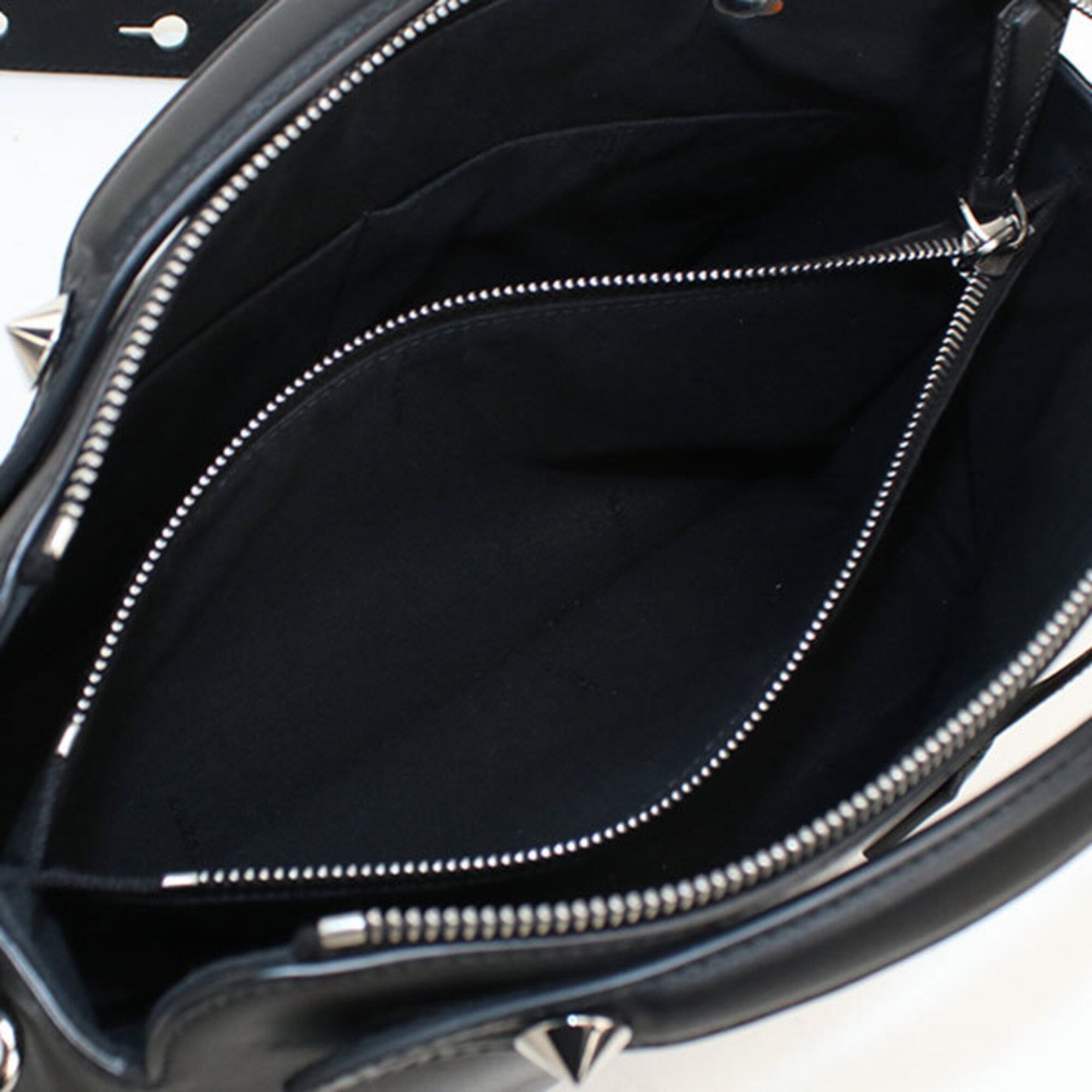 Fendi Black Leather Handbag (Pre-Owned)