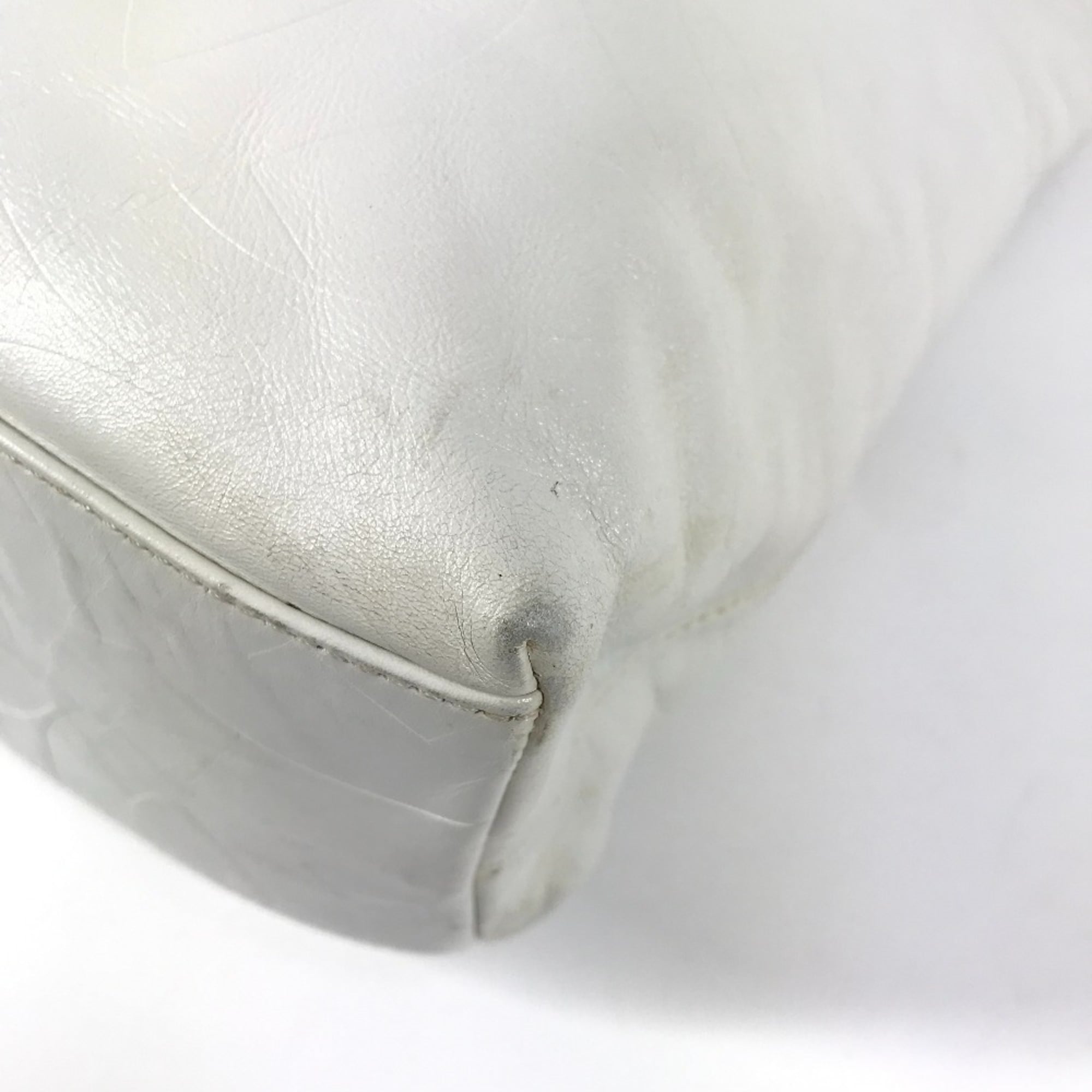 Chanel White Leather Shoulder Bag Tote Bag (Pre-Owned)