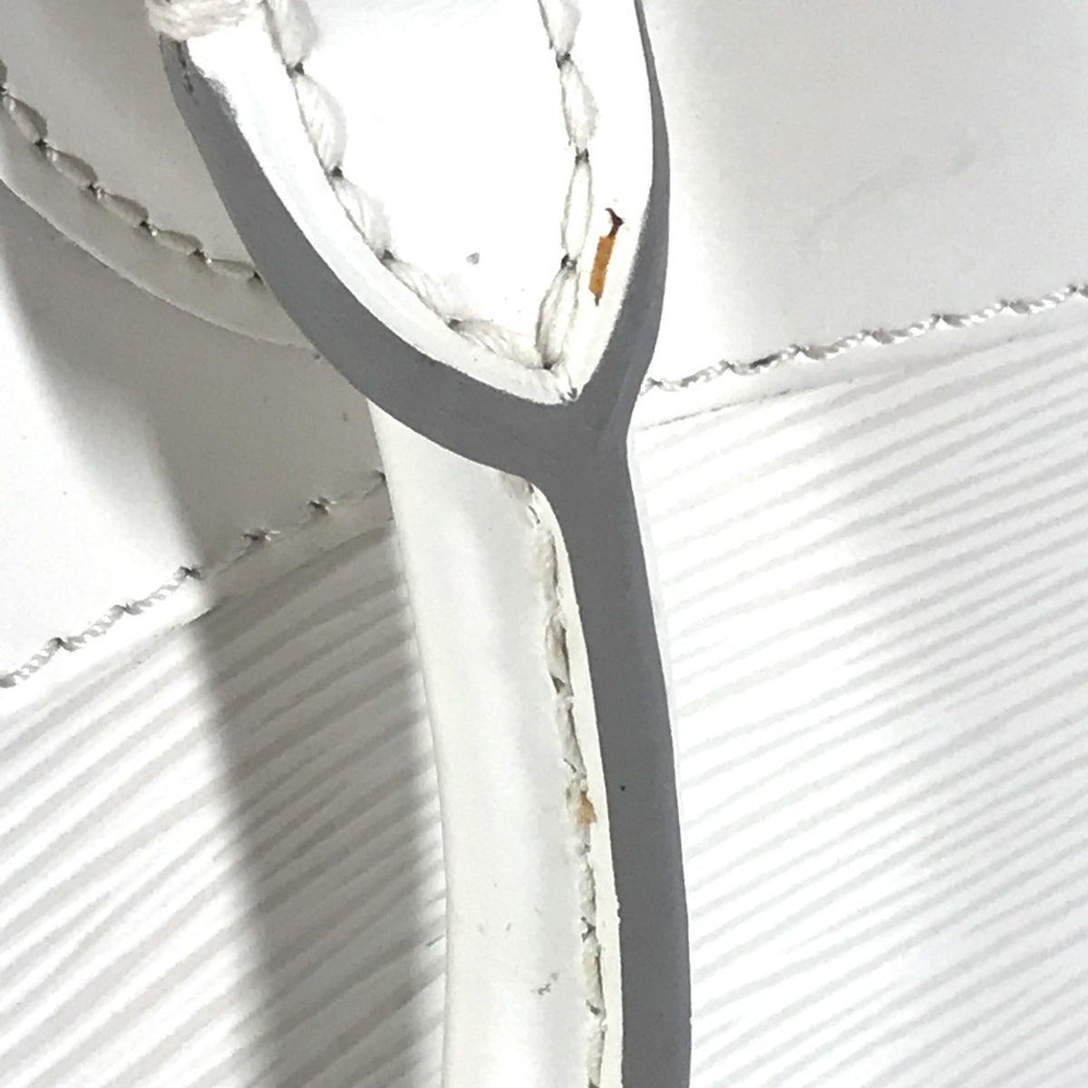 Louis Vuitton Epi White Epi Leather Handbag Tote Bag (Pre-Owned)