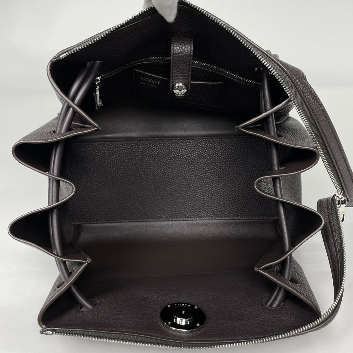 Loewe Dark Brown Leather Handbag (Pre-Owned)