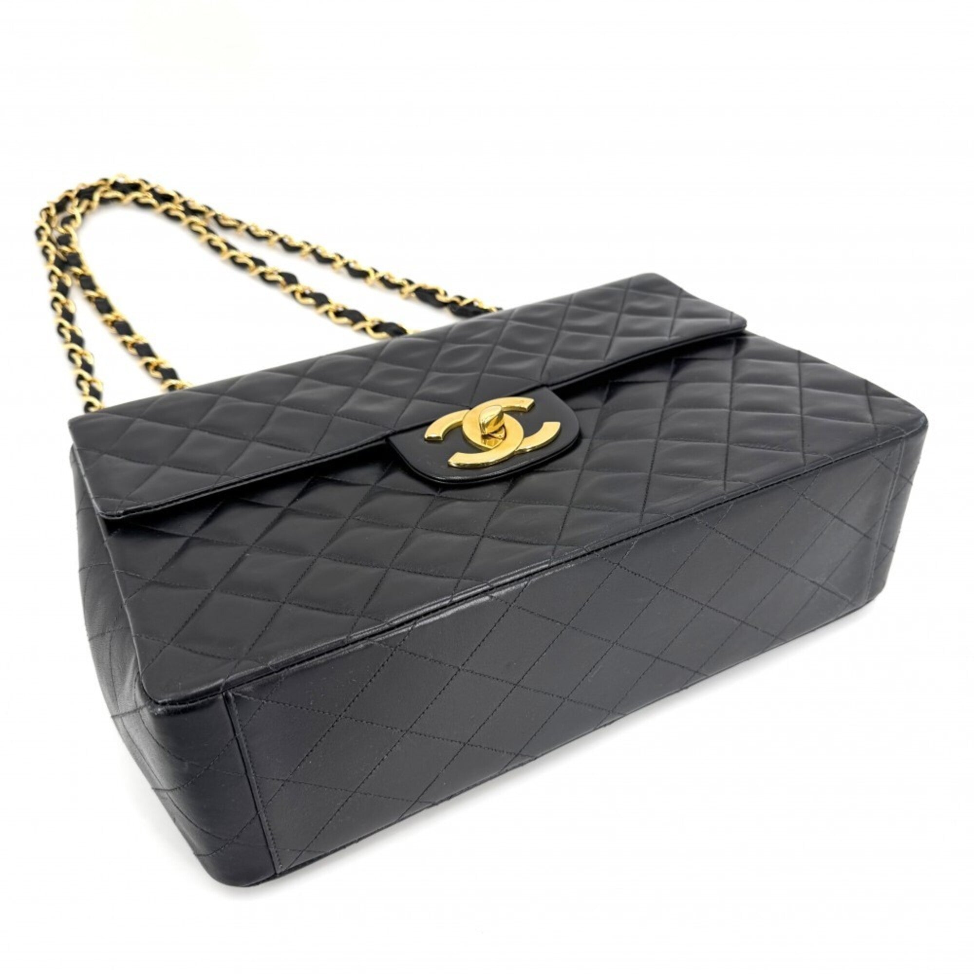 Chanel Black Leather Shoulder Bag (Pre-Owned)