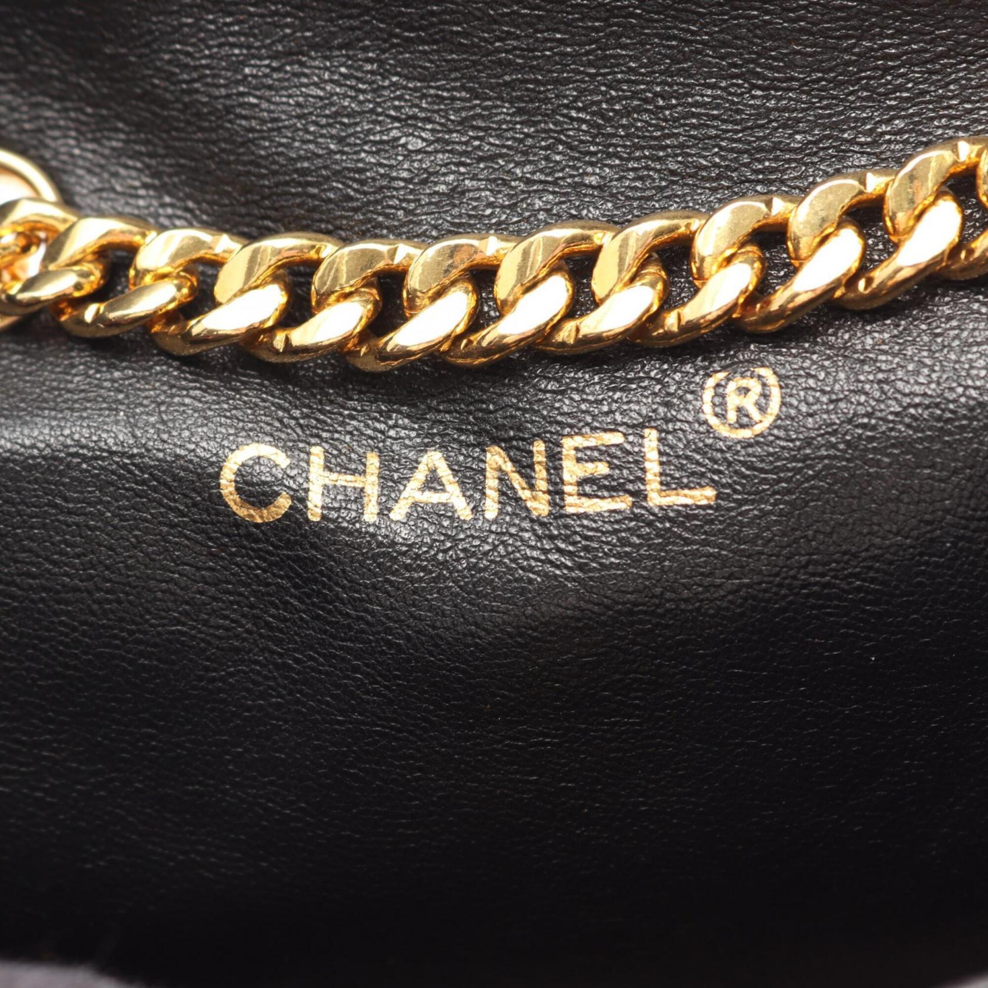 Chanel Red Color Fabric Handbag Shoulder Bag (Pre-Owned)