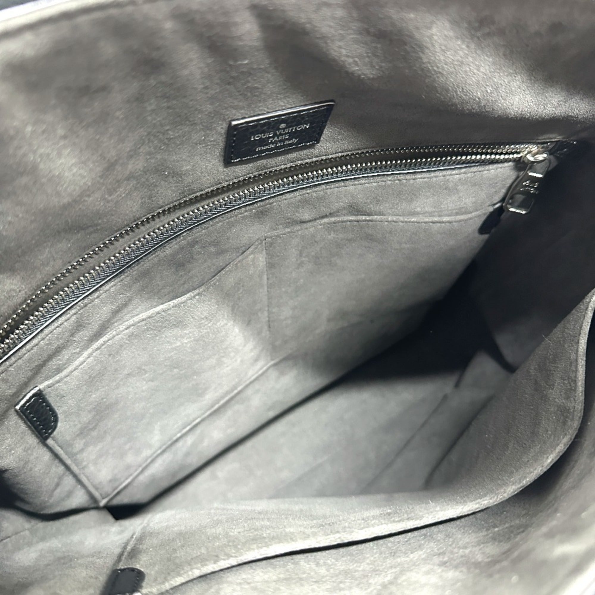 Louis Vuitton Black Leather Tote Bag (Pre-Owned)