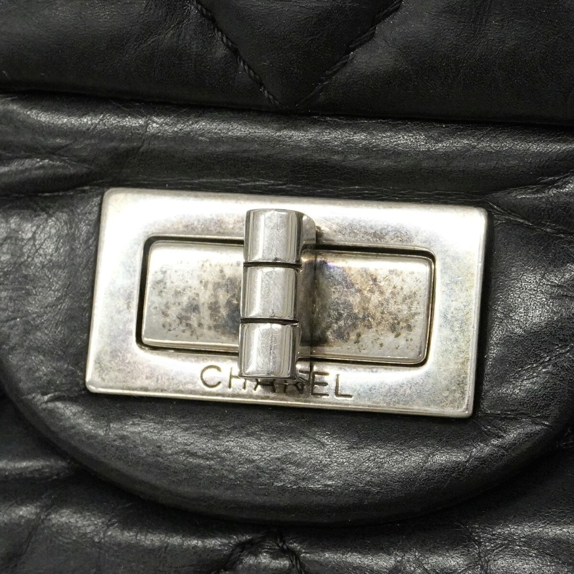 Chanel Black Leather Shoulder Bag (Pre-Owned)