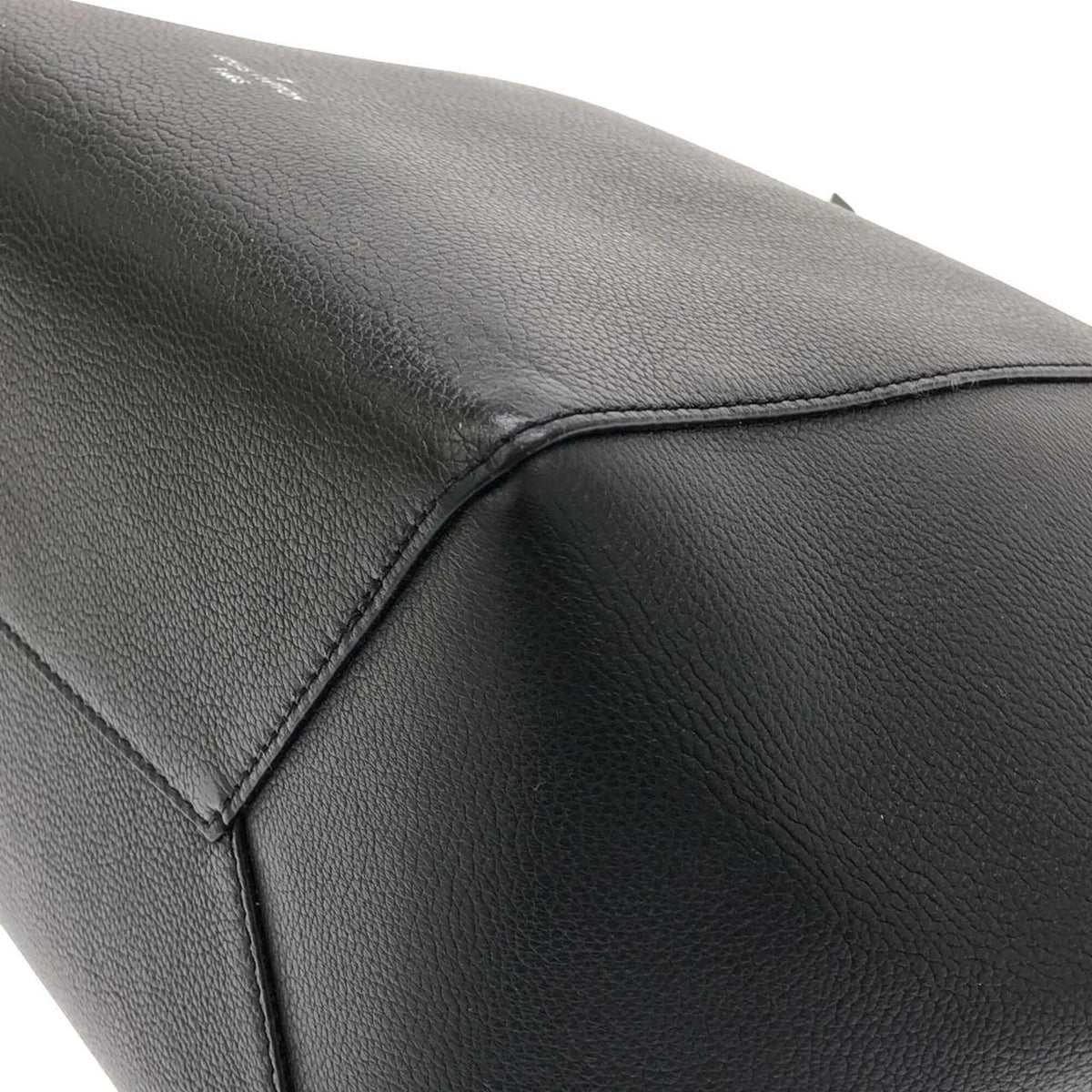 Louis Vuitton Black Leather Handbag (Pre-Owned)