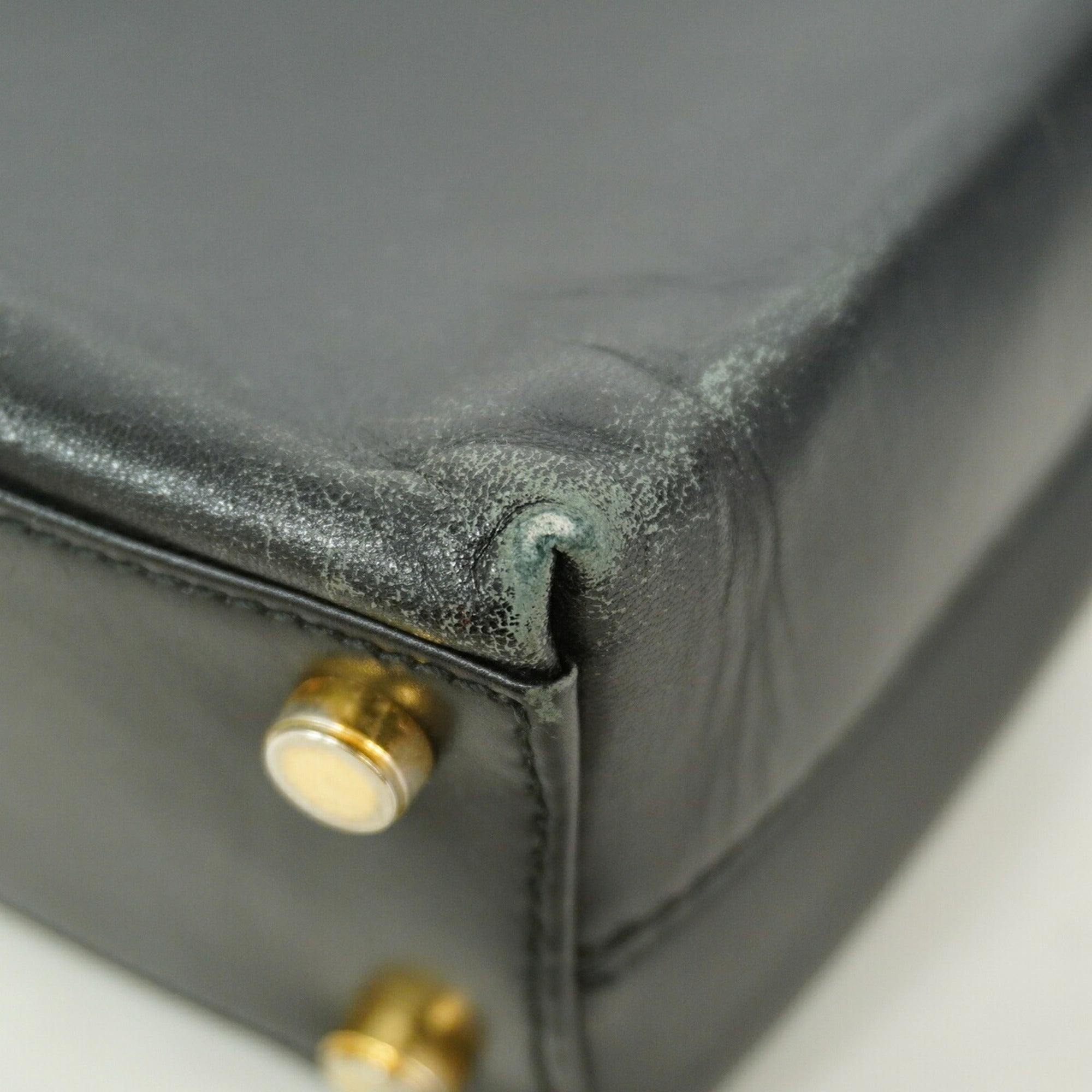 Salvatore Ferragamo Black Leather Handbag (Pre-Owned)