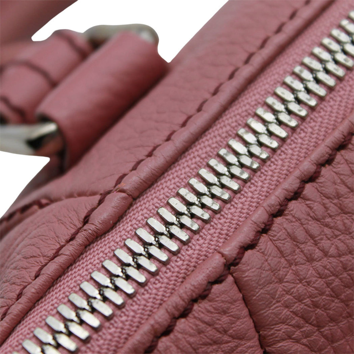 Chanel Pink Leather Handbag (Pre-Owned)