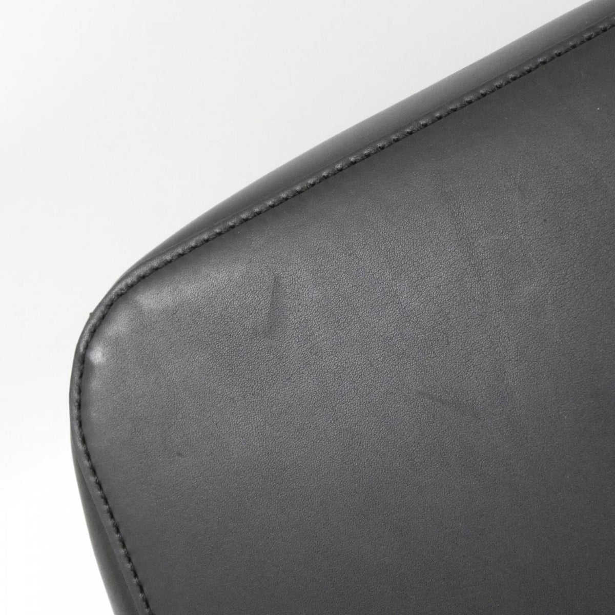 Loewe Black Leather Shoulder Bag (Pre-Owned)