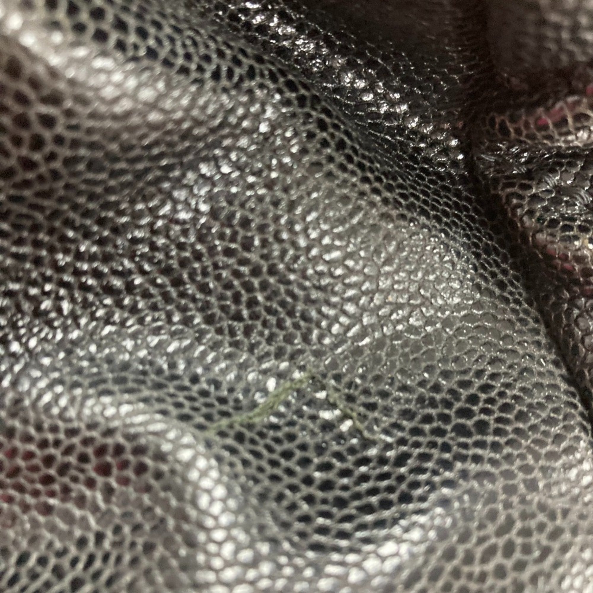 Chanel Black Leather Shoulder Bag (Pre-Owned)