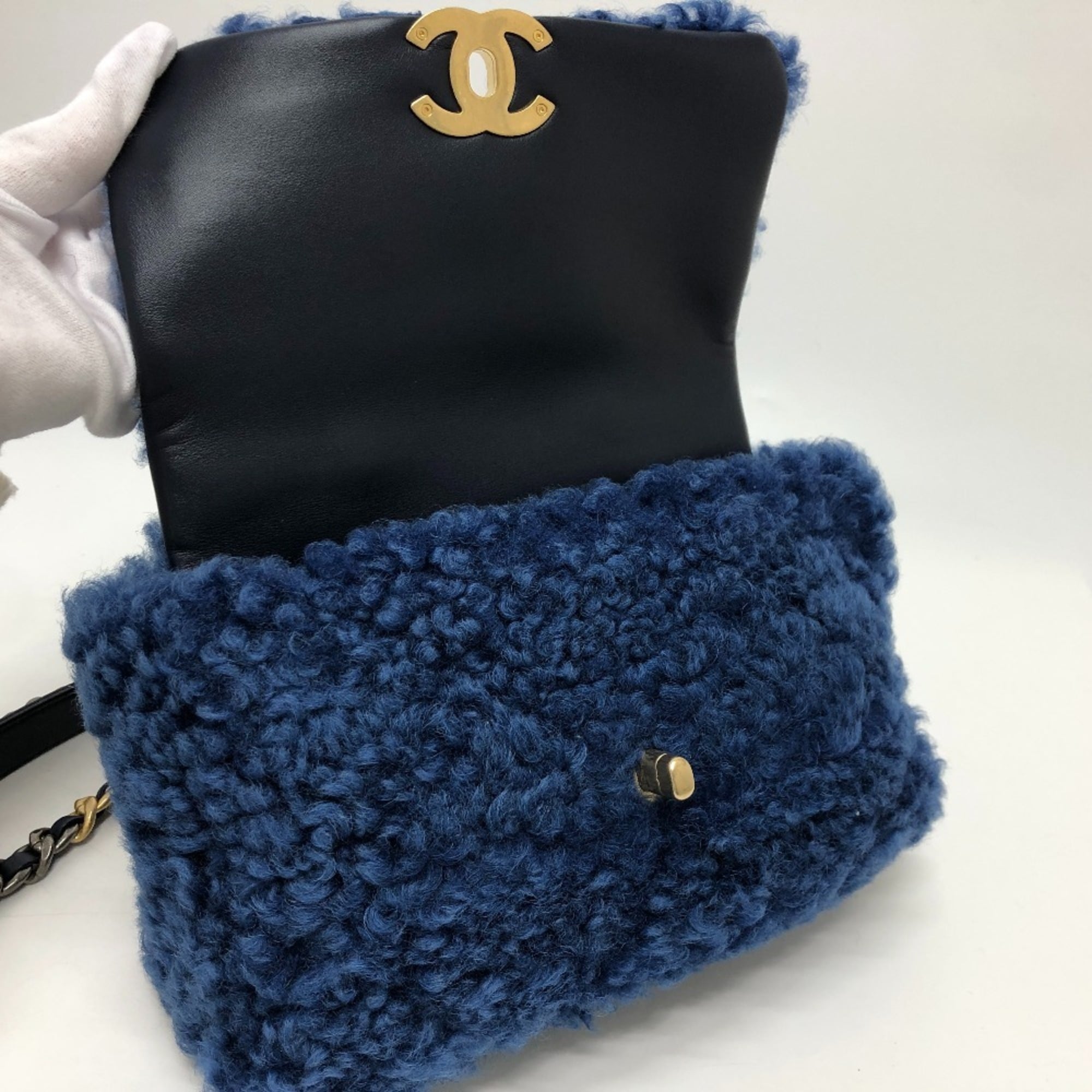 Chanel Blue Shoulder Bag (Pre-Owned)
