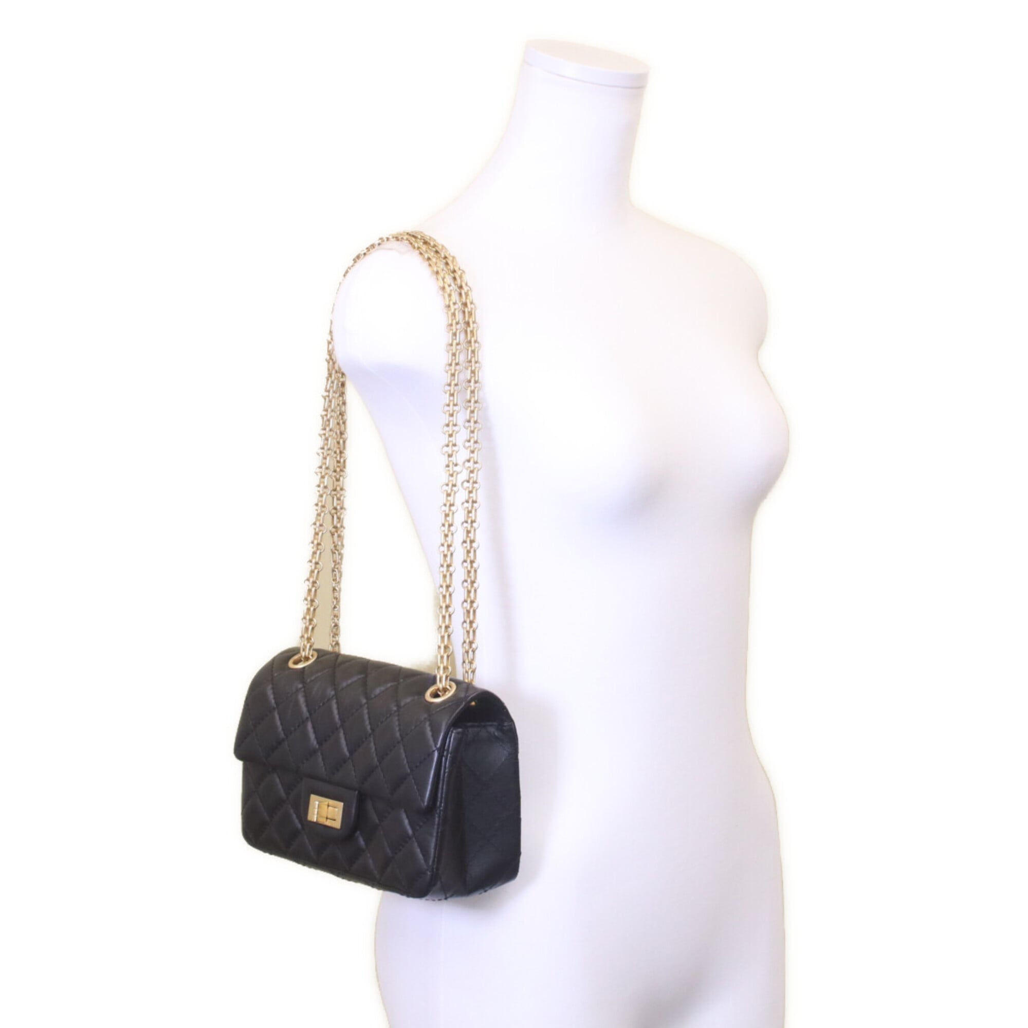 Chanel Black Leather Shoulder Bag (Pre-Owned)