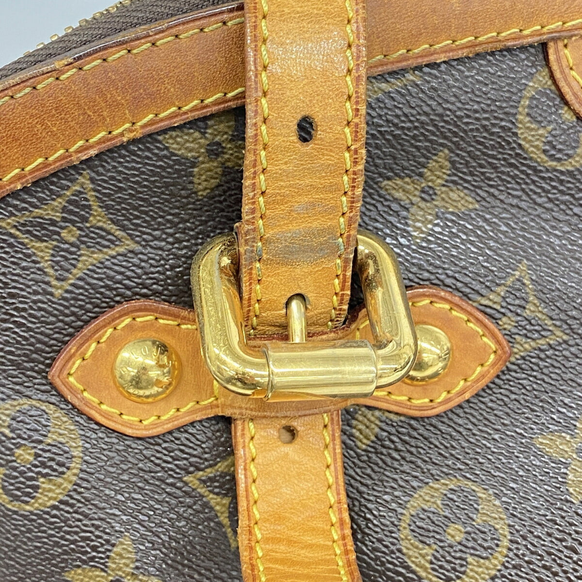 Louis Vuitton Brown Handbag (Pre-Owned)