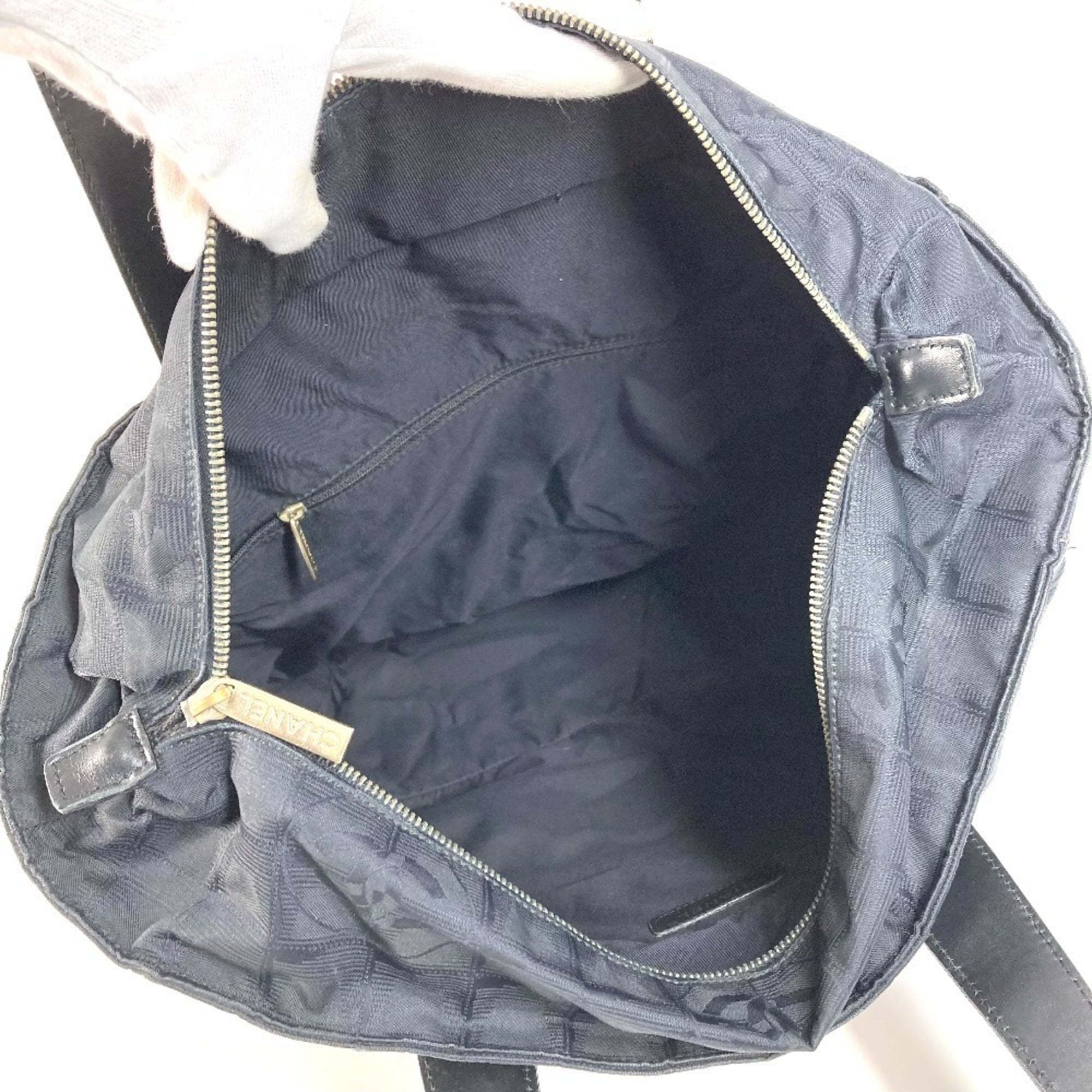 Chanel Black Nylon Leather Shoulder Bag Tote Bag (Pre-Owned)