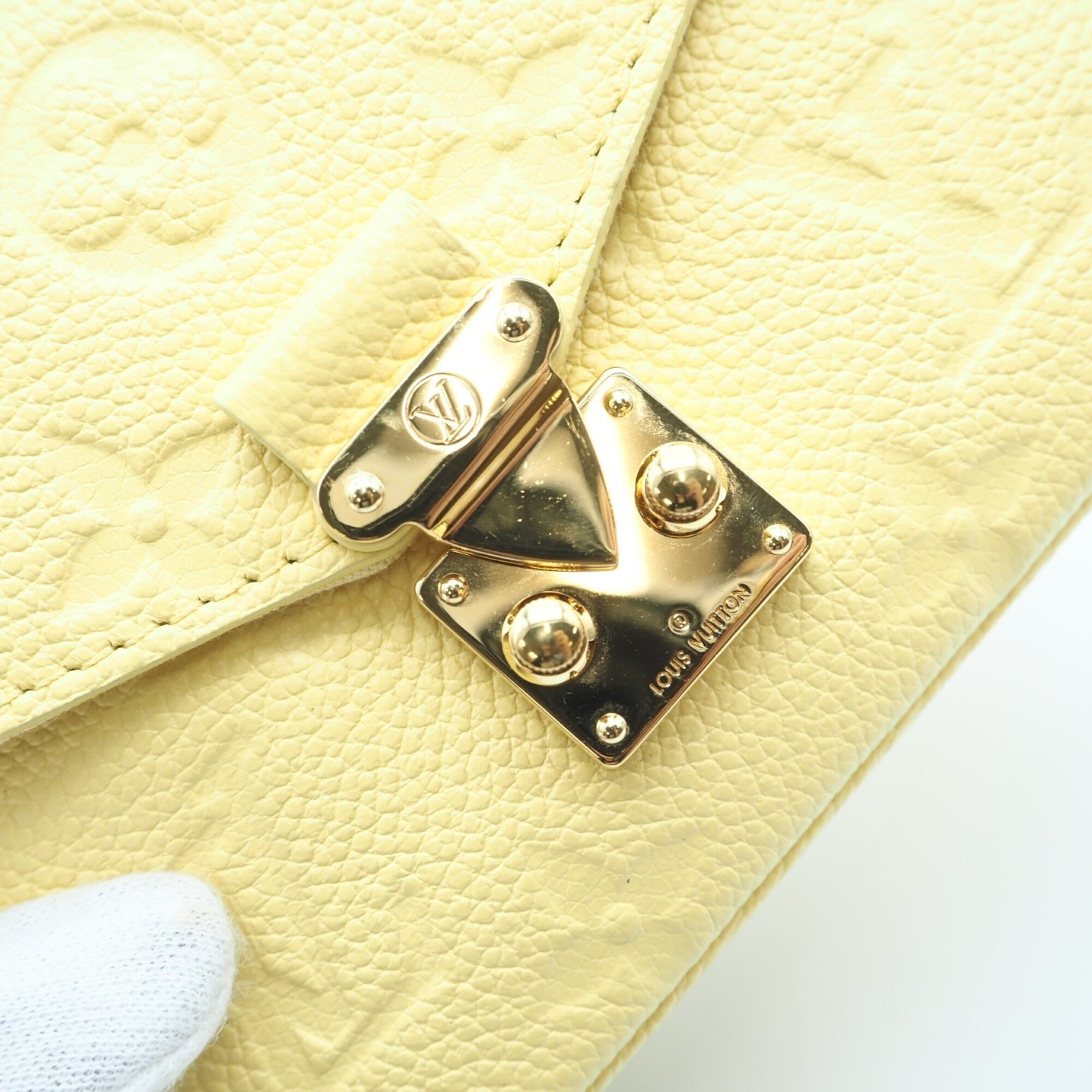 Louis Vuitton Yellow Leather Shoulder Bag (Pre-Owned)