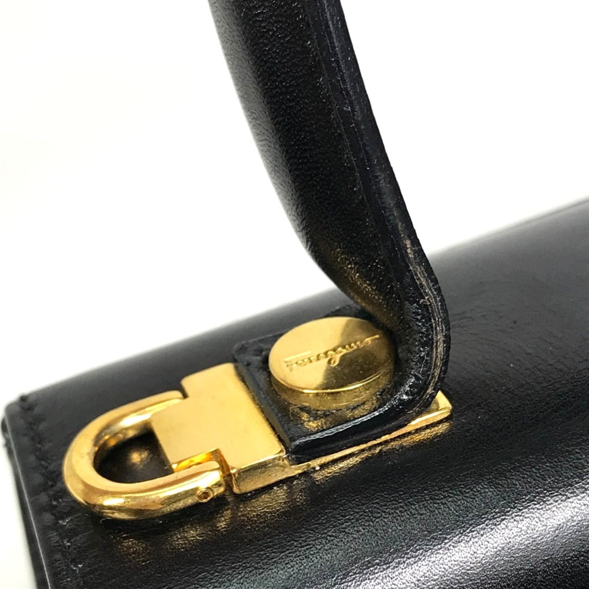 Salvatore Ferragamo Black Leather Shoulder Bag (Pre-Owned)