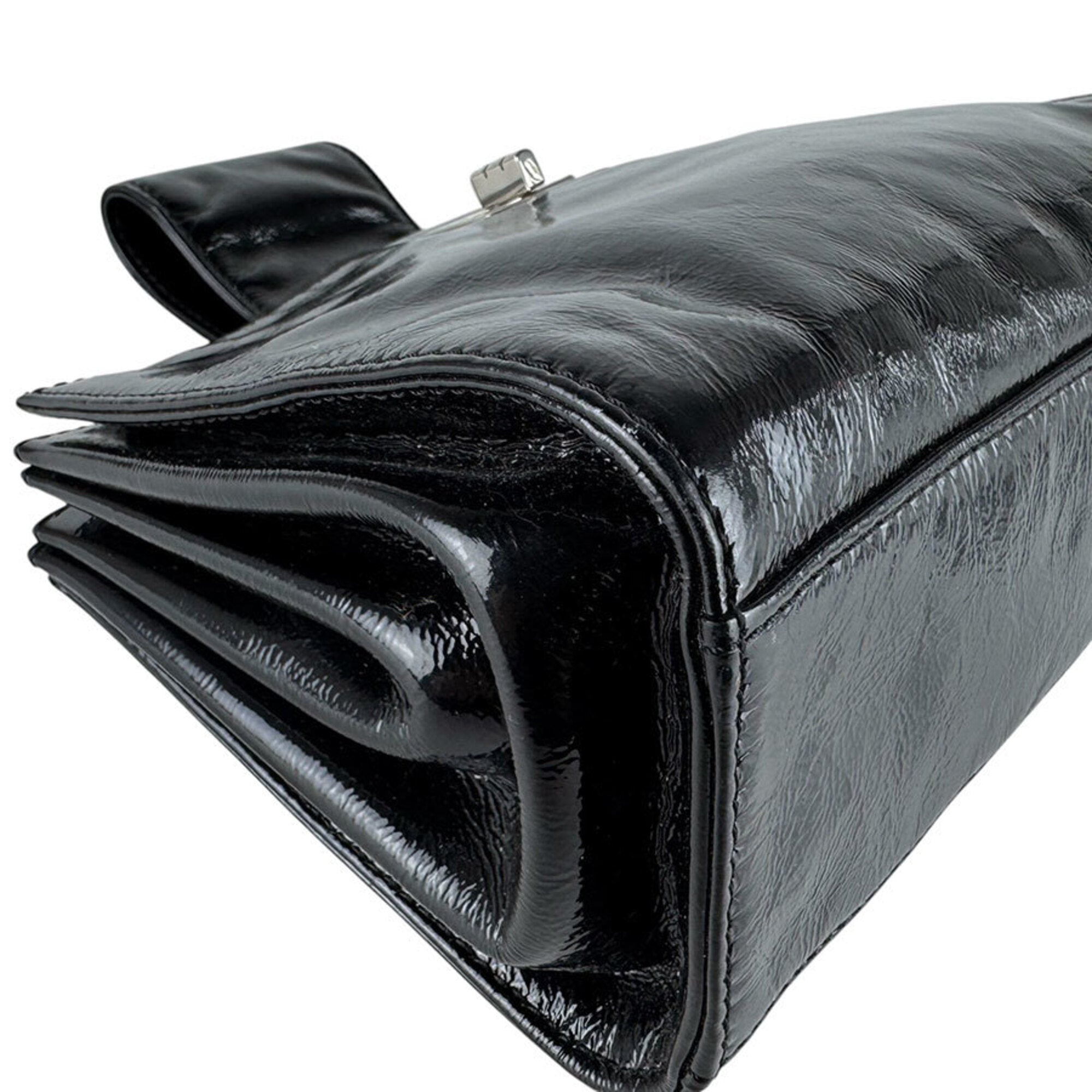 Chanel Black Patent Leather Handbag (Pre-Owned)