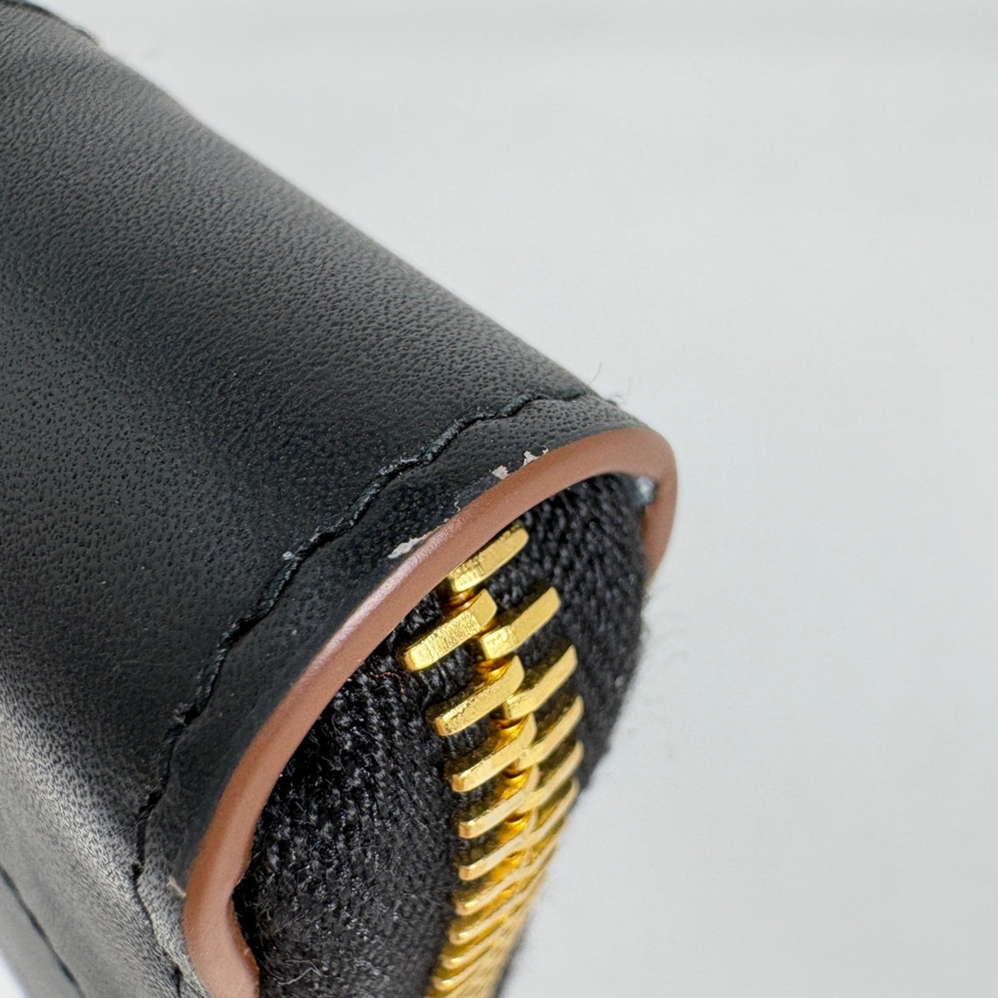 Miu Miu Black Leather Long Wallet (Bi-Fold) (Pre-Owned)