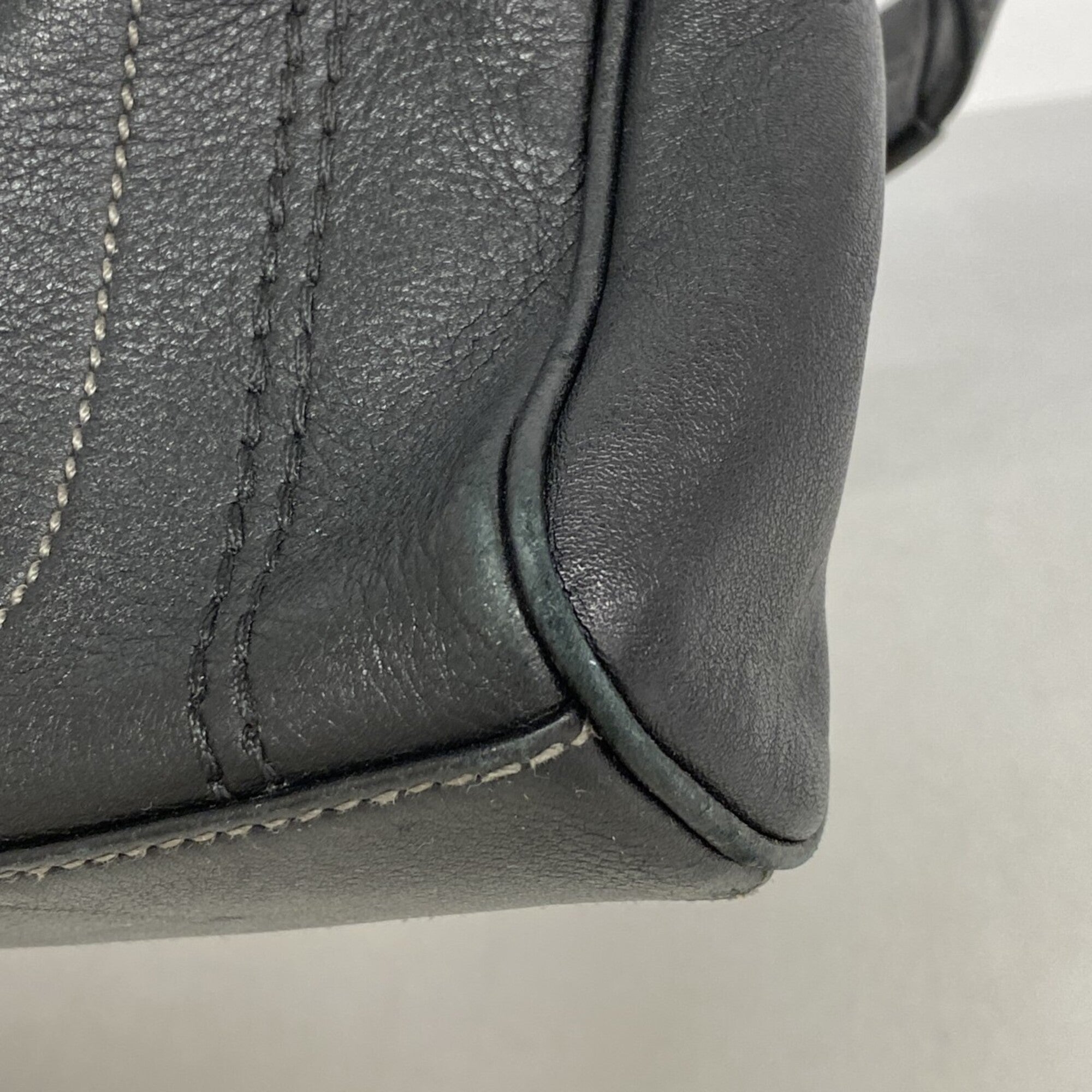 Salvatore Ferragamo Black Leather Handbag (Pre-Owned)
