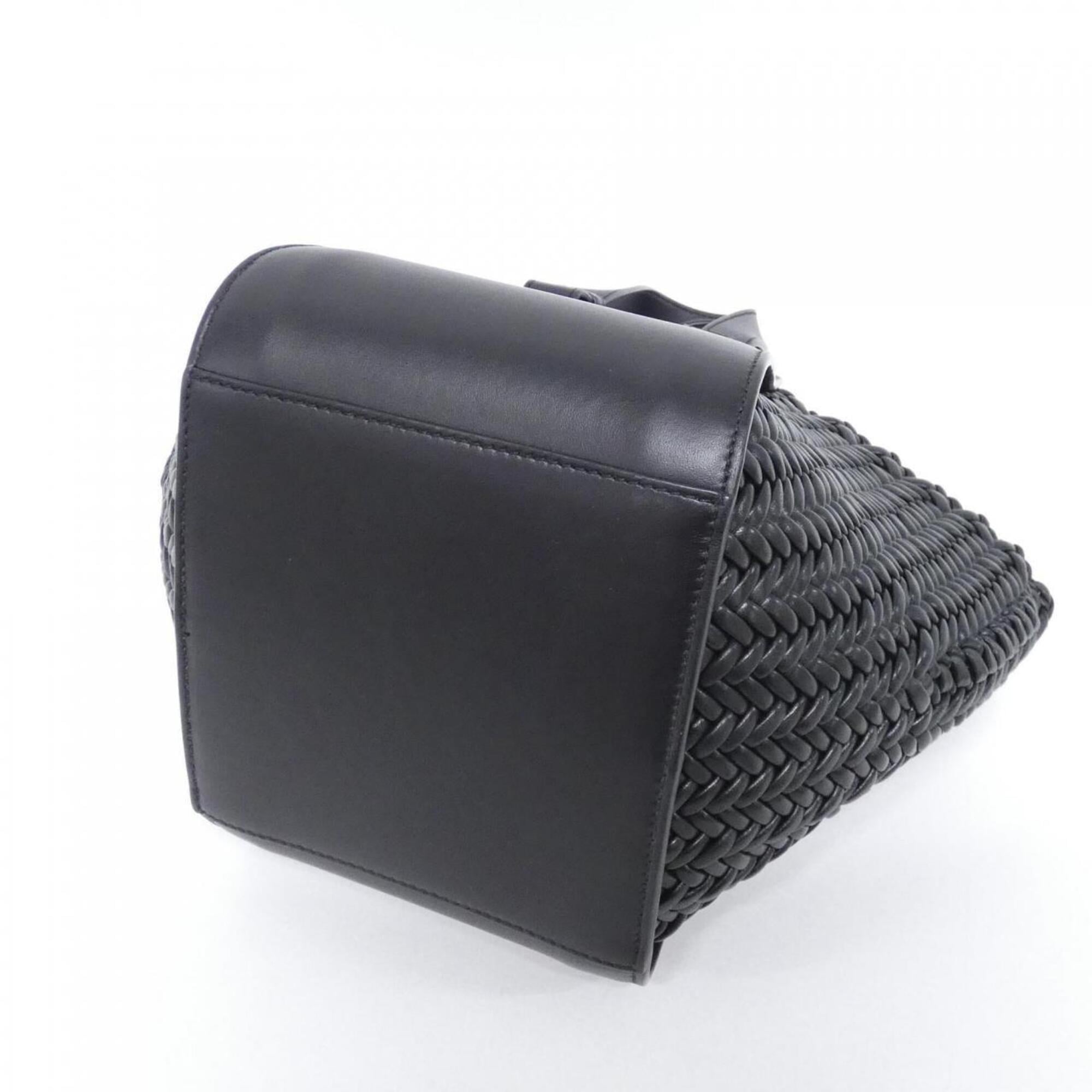 Loewe Black Leather Shoulder Bag (Pre-Owned)