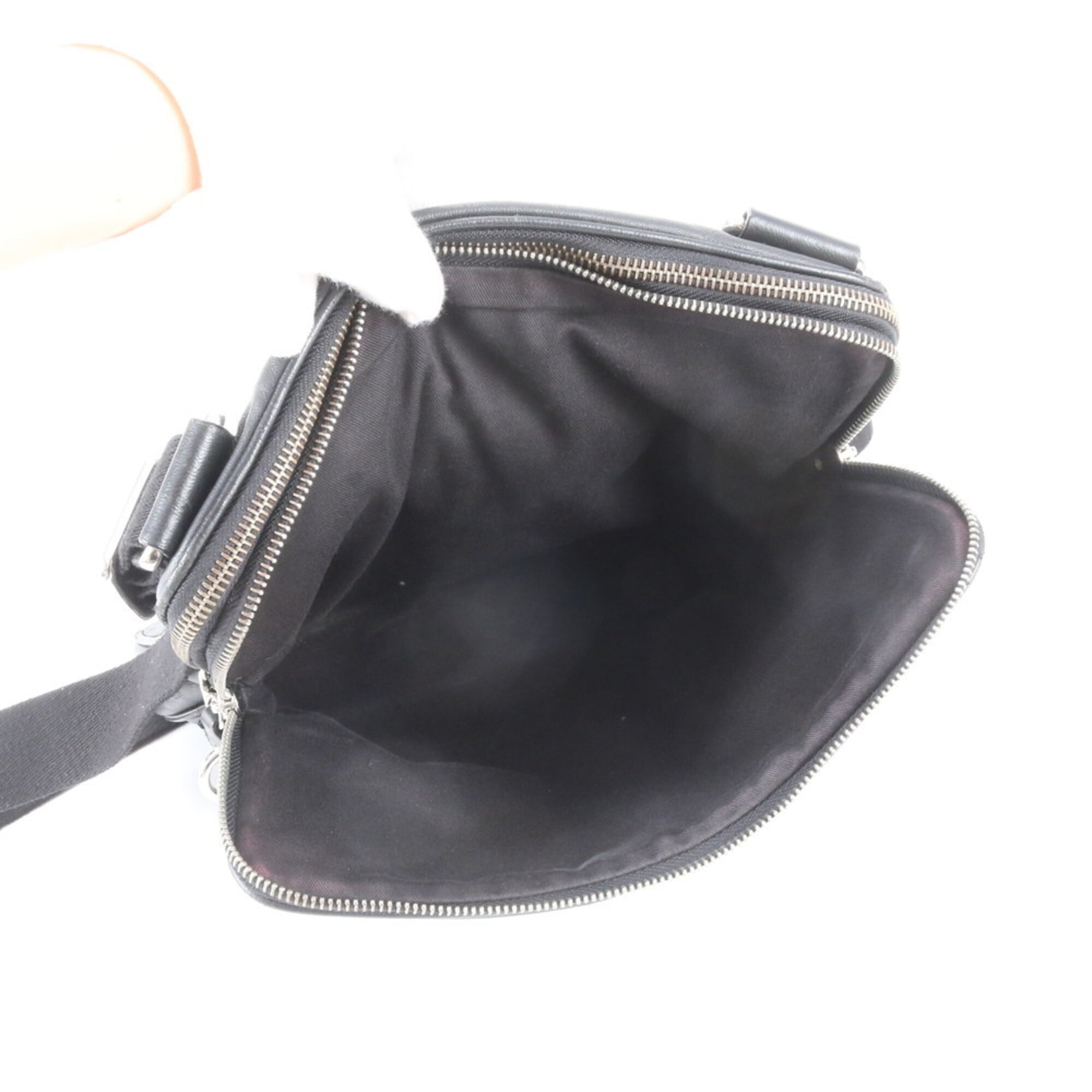 Dolce & Gabbana Black Leather Messenger Bag Shoulder Bag (Pre-Owned)