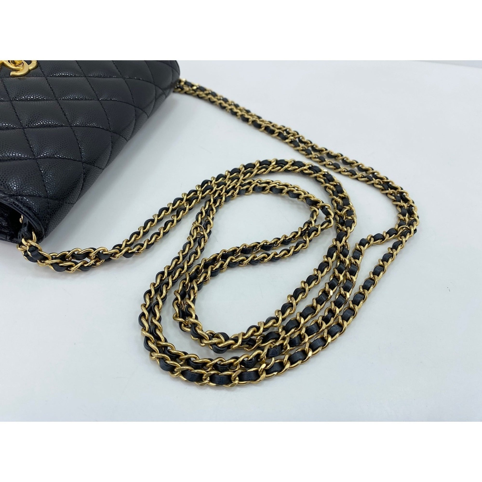 Chanel Black Shoulder Bag (Pre-Owned)