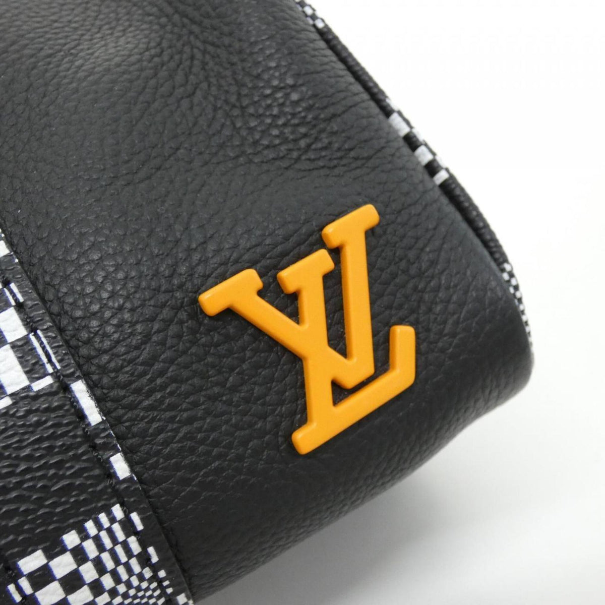 Louis Vuitton Black Leather Shoulder Bag (Pre-Owned)