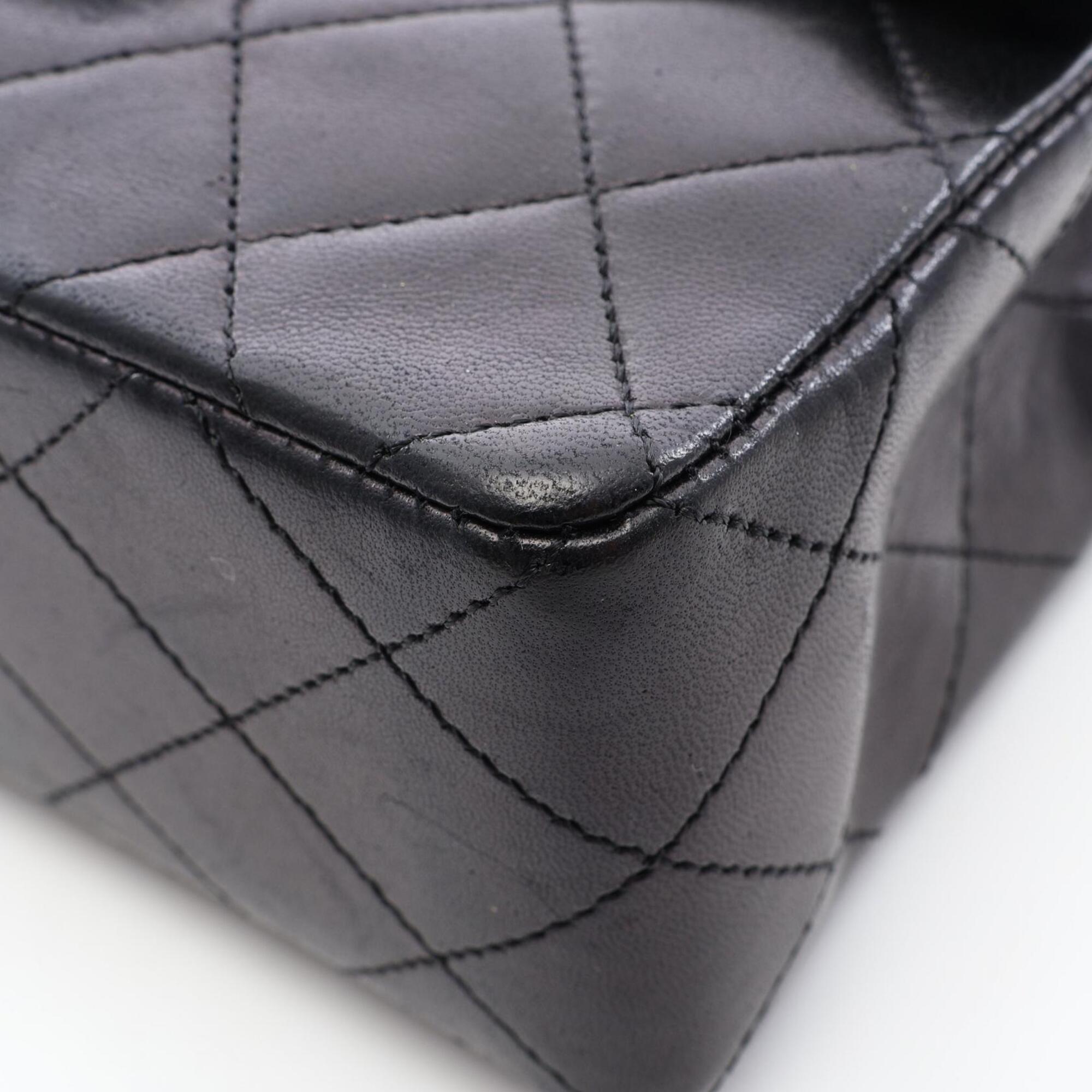 Chanel Black Leather Handbag (Pre-Owned)