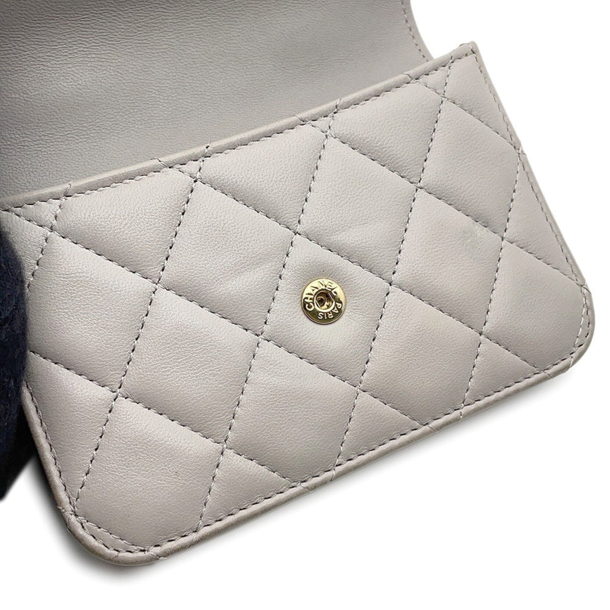 Chanel Matelasse Gray Leather Handbag Shoulder Bag (Pre-Owned)