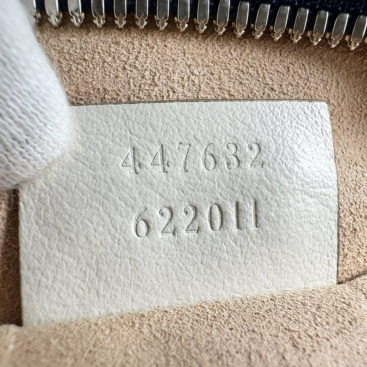 Gucci Ivory Navy Leather Shoulder Bag (Pre-Owned)