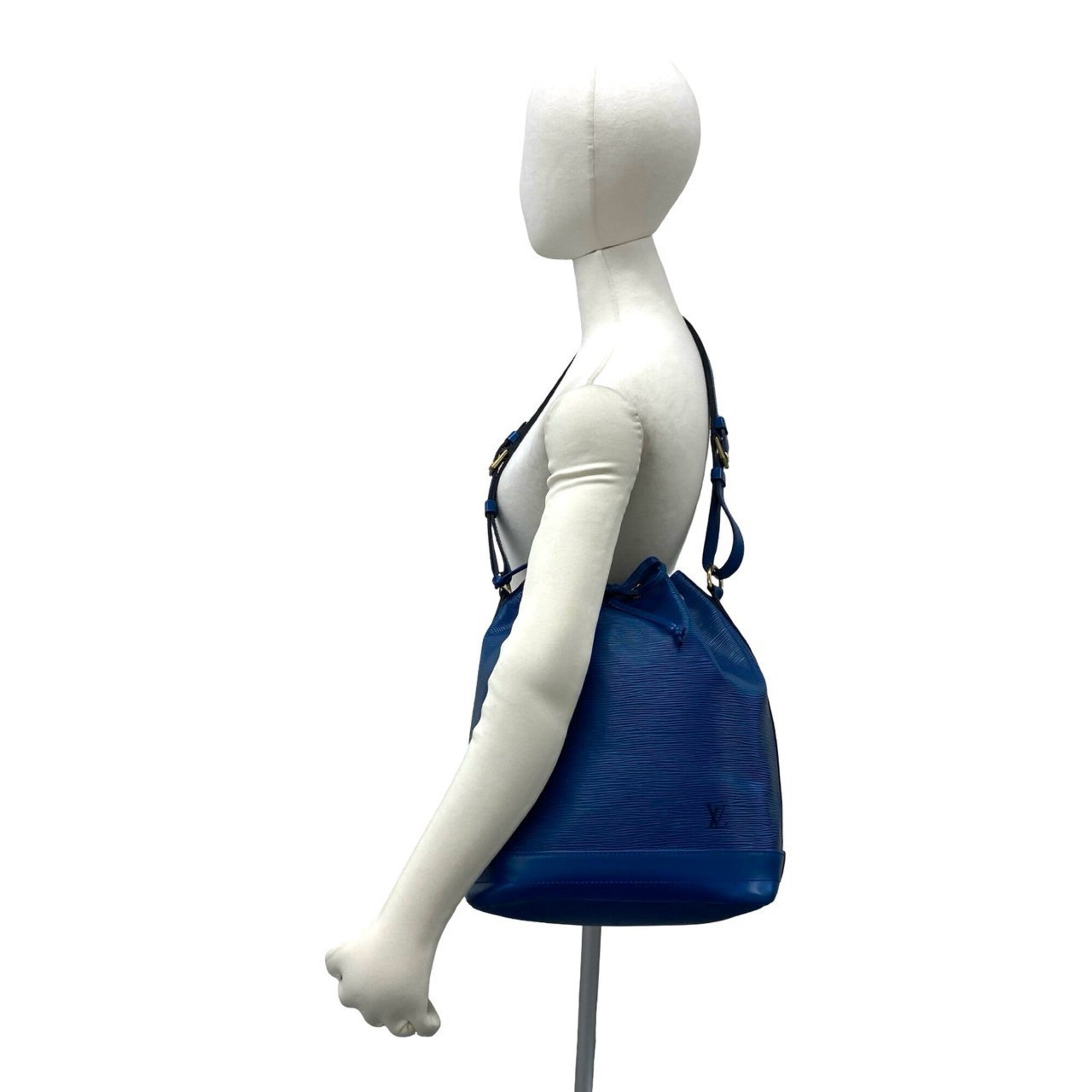 Louis Vuitton Blue Leather Shoulder Bag (Pre-Owned)