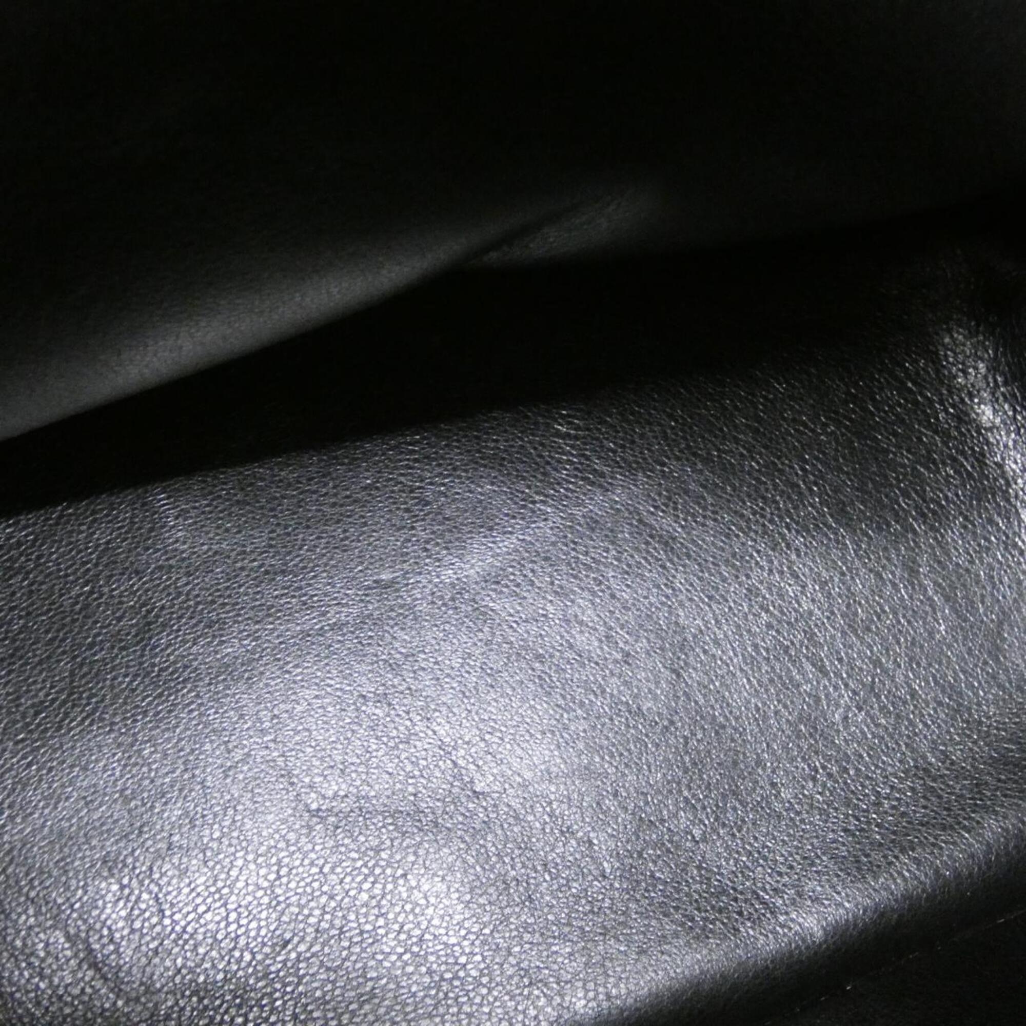 Chanel Black Grained Calfskin Handbag (Pre-Owned)