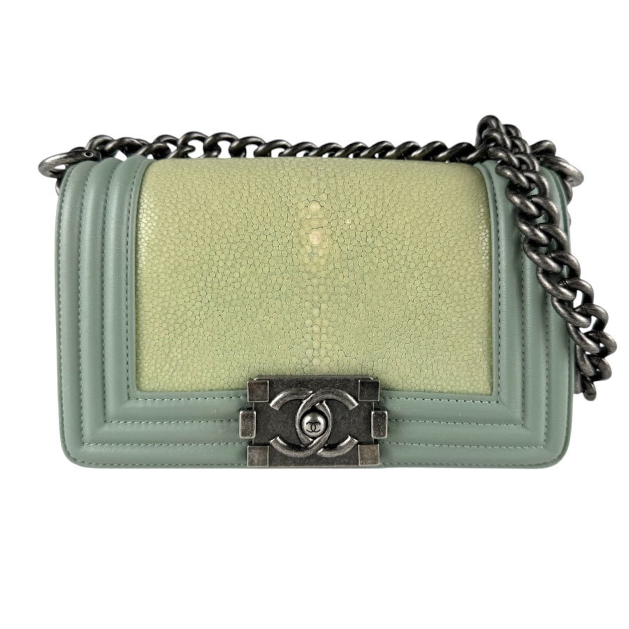 Chanel Green Leather Shoulder Bag (Pre-Owned)