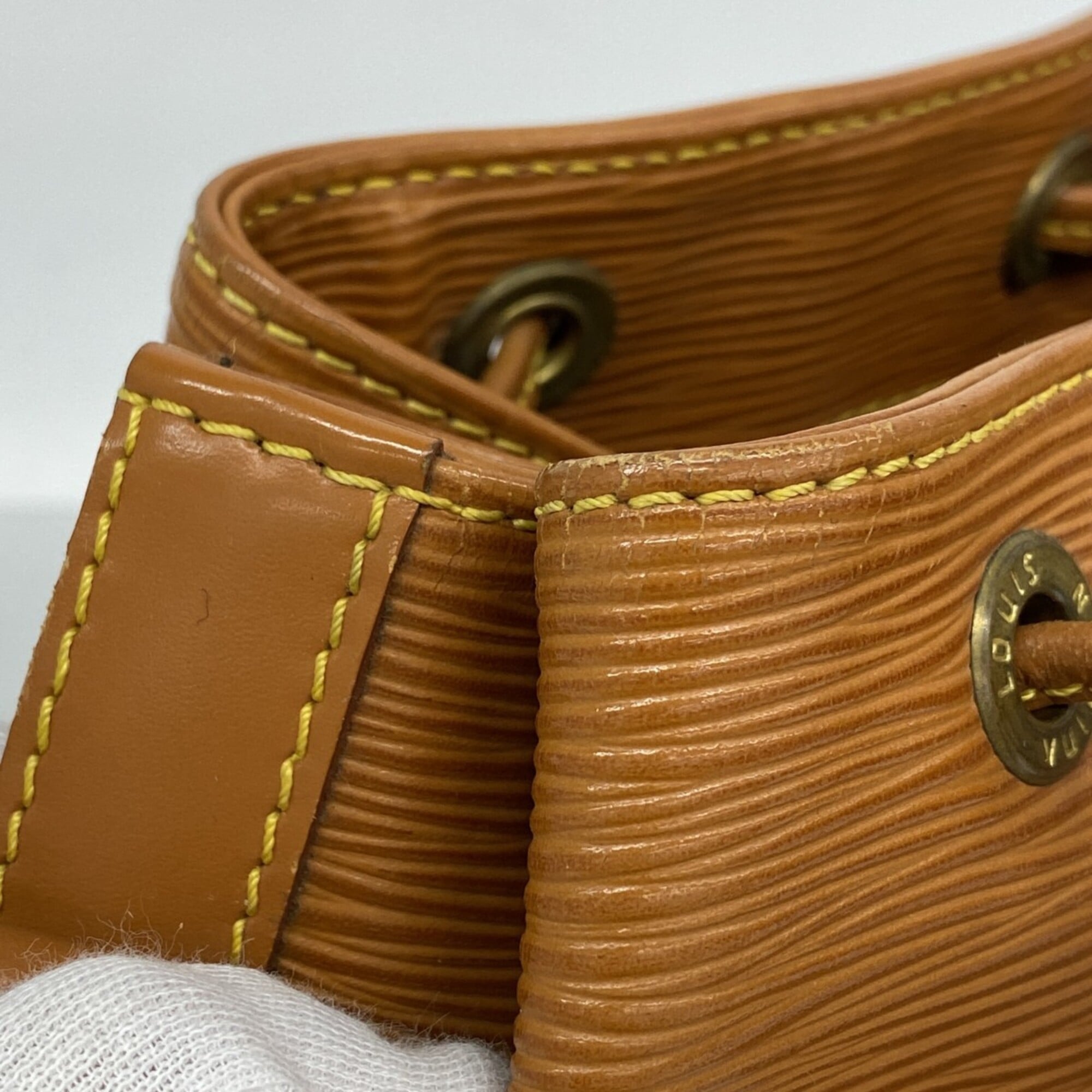 Louis Vuitton Gold Cipango Shoulder Bag (Pre-Owned)