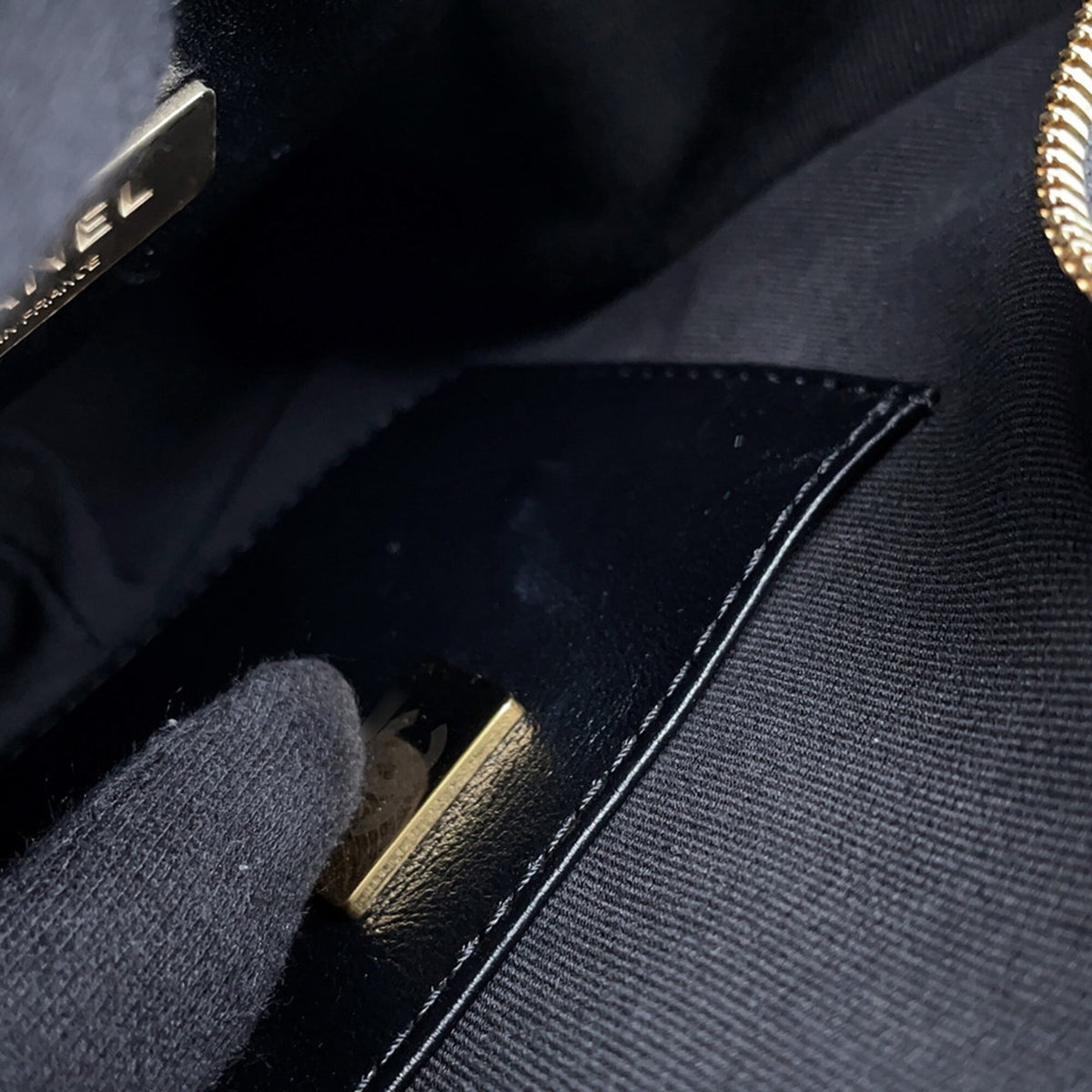 Chanel Black Leather Handbag Shoulder Bag (Pre-Owned)