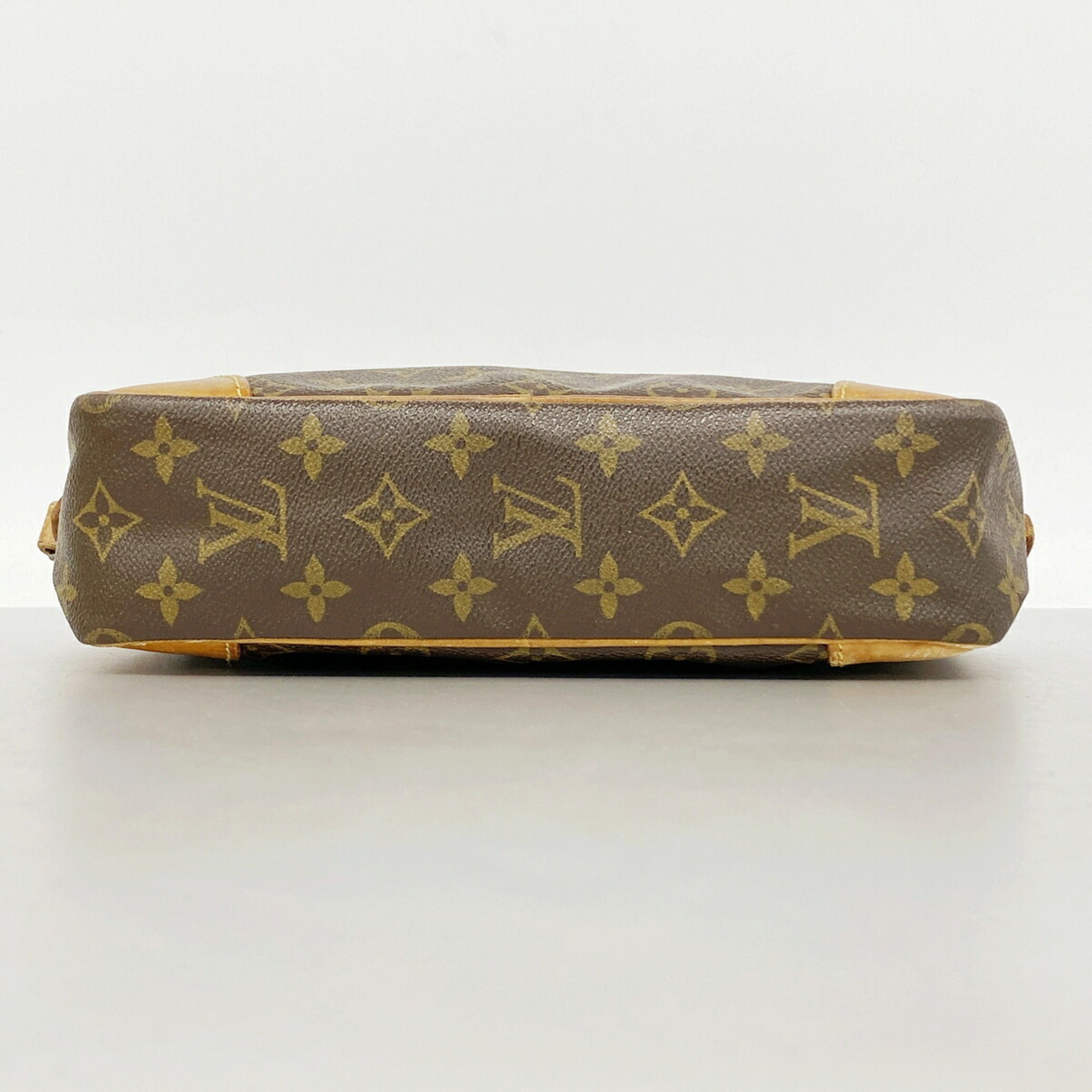 Louis Vuitton Brown Shoulder Bag (Pre-Owned)