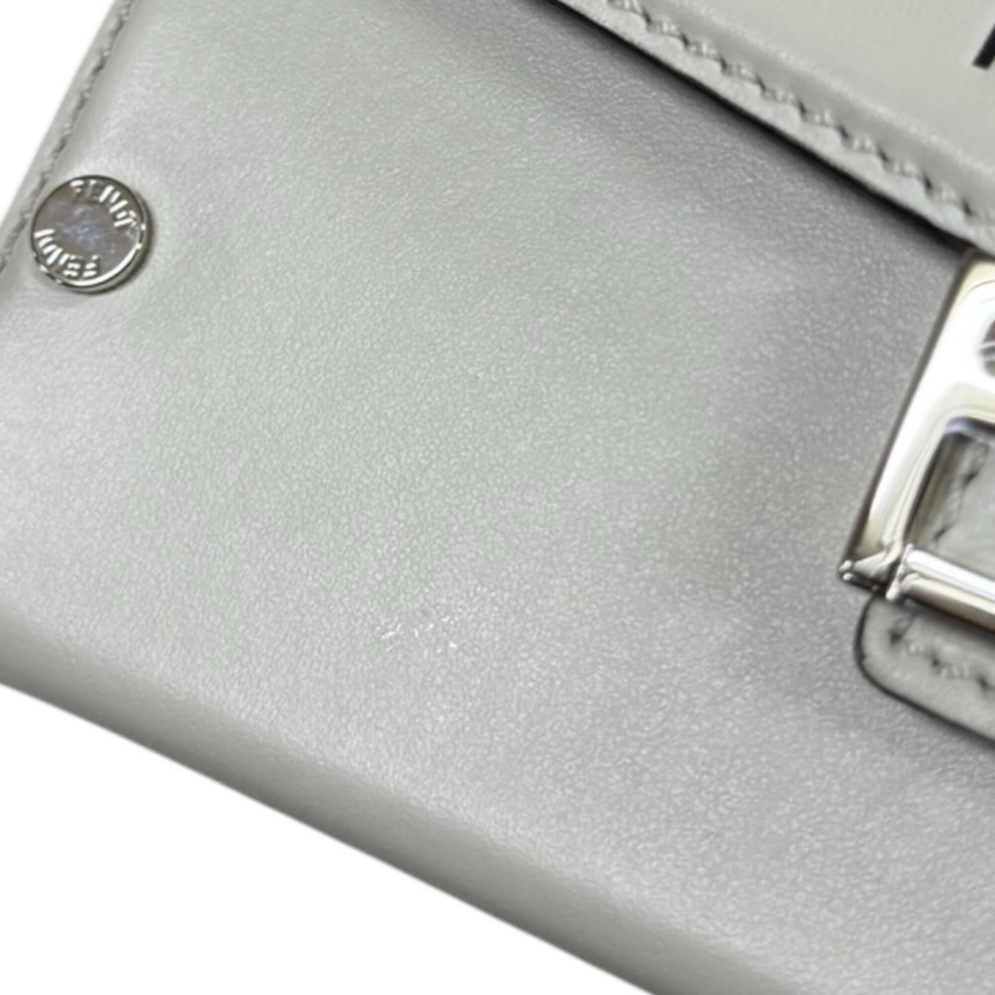 Fendi White Leather Shoulder Bag (Pre-Owned)
