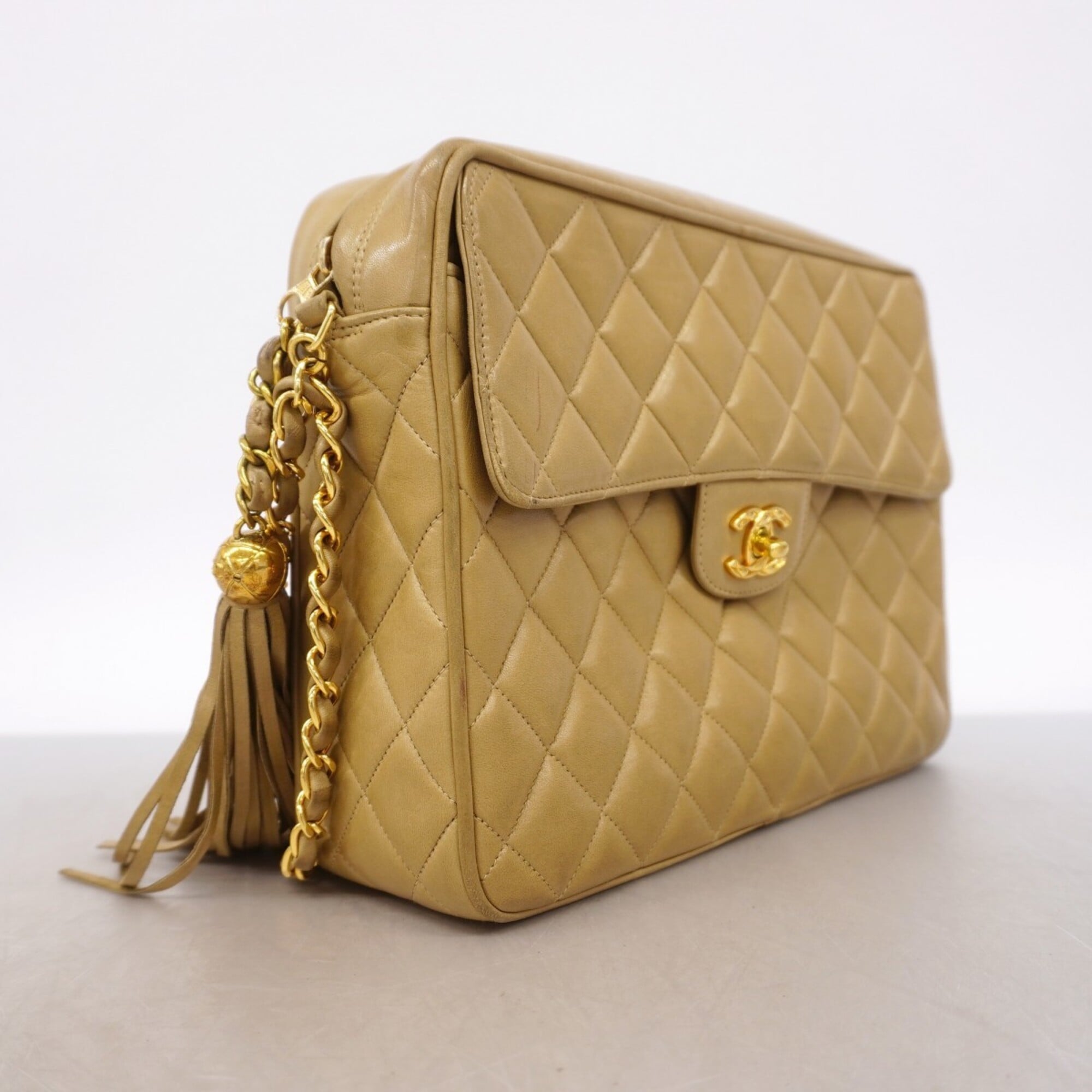 Chanel Beige Leather Shoulder Bag (Pre-Owned)